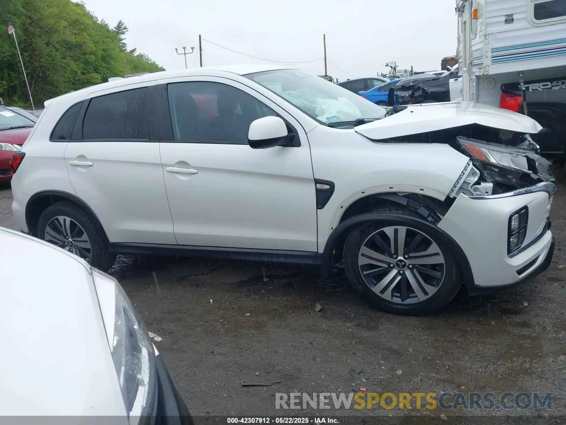 13 Фотография поврежденного автомобиля JA4ARUAU6MU001763 MITSUBISHI OUTLANDER SPORT 2021