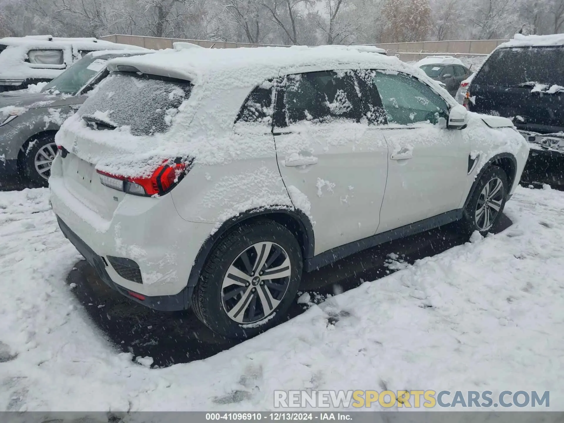 4 Photograph of a damaged car JA4ARUAU7MU015610 MITSUBISHI OUTLANDER SPORT 2021