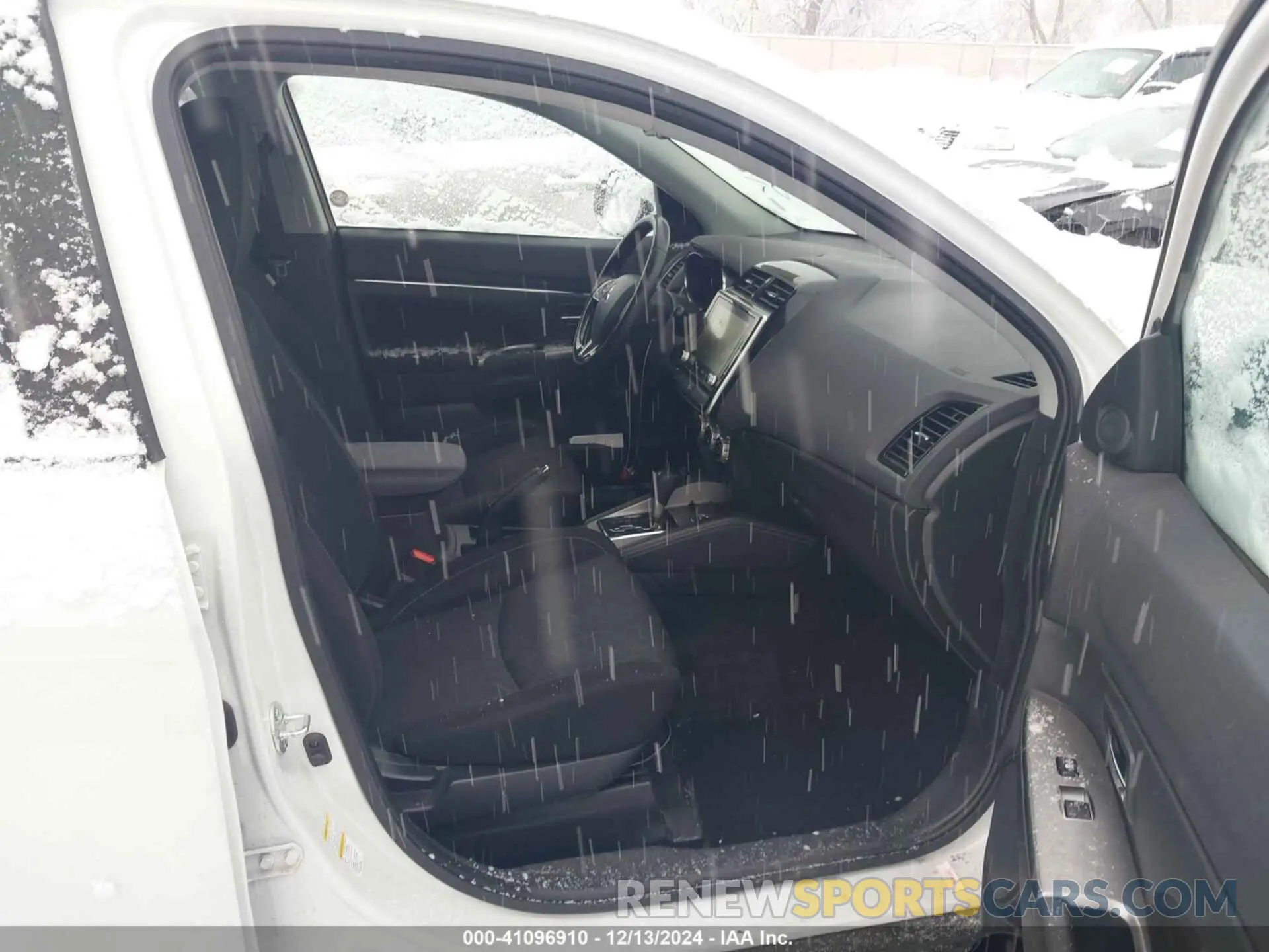 5 Photograph of a damaged car JA4ARUAU7MU015610 MITSUBISHI OUTLANDER SPORT 2021