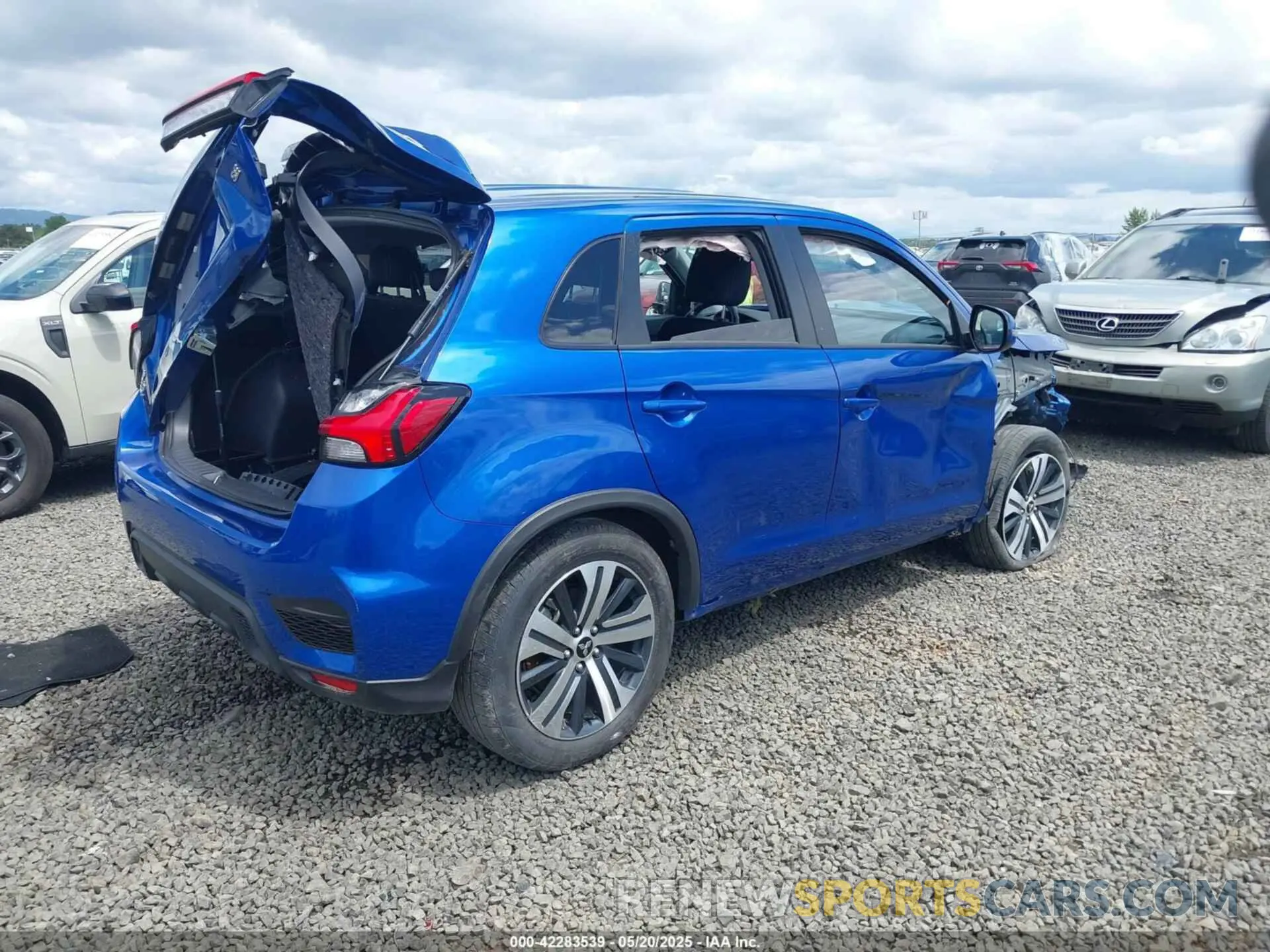 4 Фотография поврежденного автомобиля JA4ARUAU2RU017787 MITSUBISHI OUTLANDER SPORT 2024