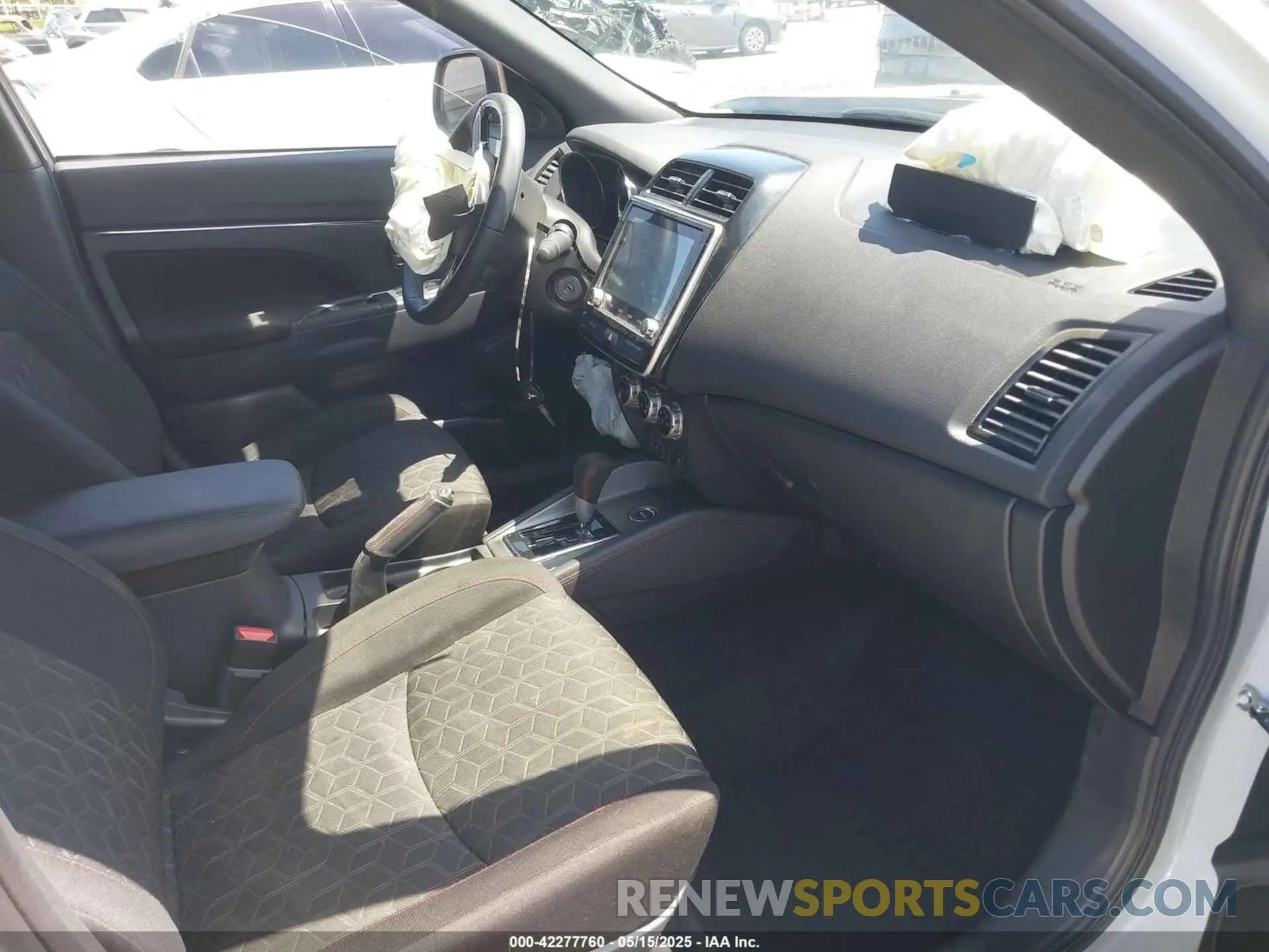 5 Фотография поврежденного автомобиля JA4ARUAU4RU005267 MITSUBISHI OUTLANDER SPORT 2024