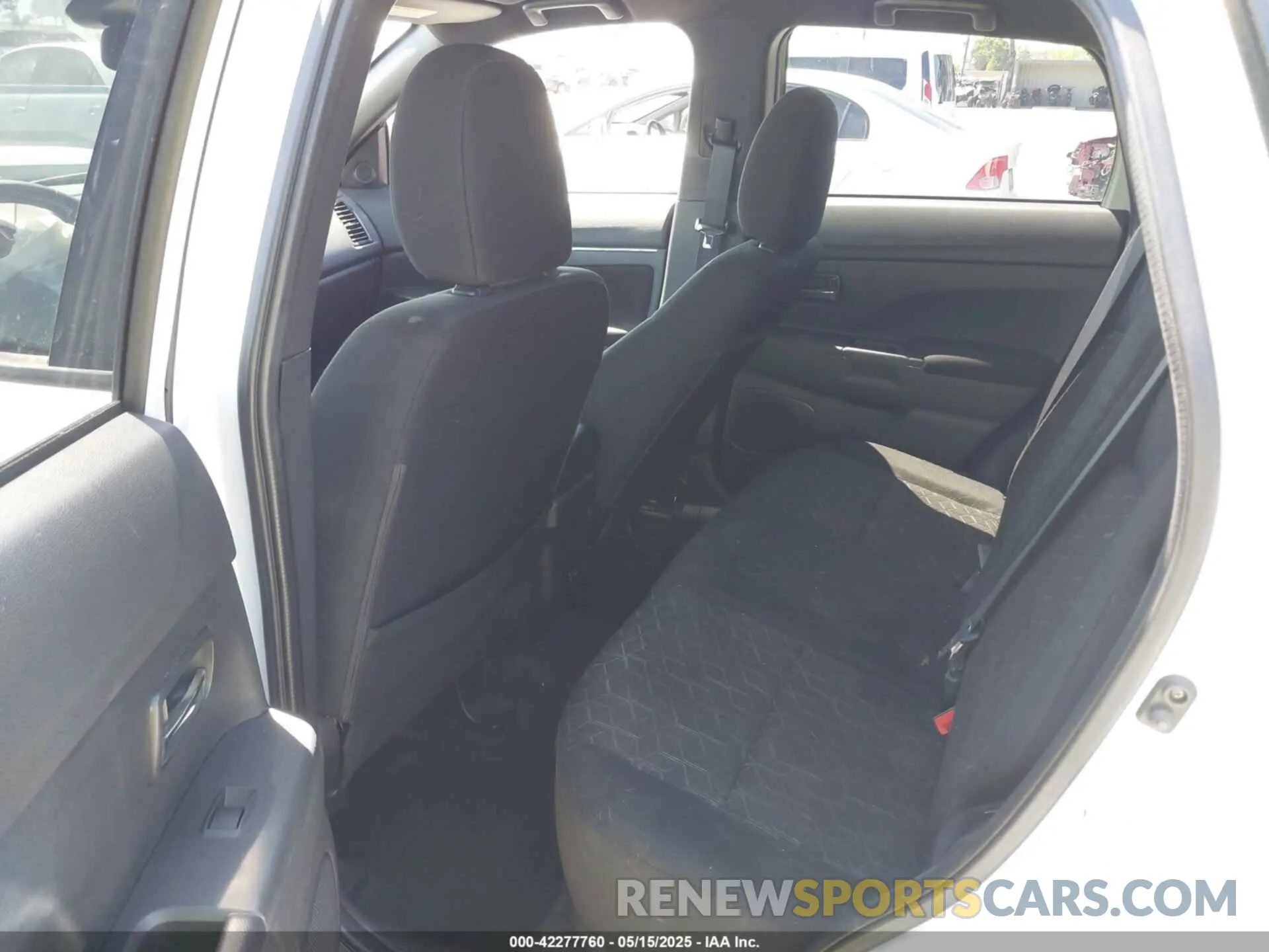 8 Фотография поврежденного автомобиля JA4ARUAU4RU005267 MITSUBISHI OUTLANDER SPORT 2024