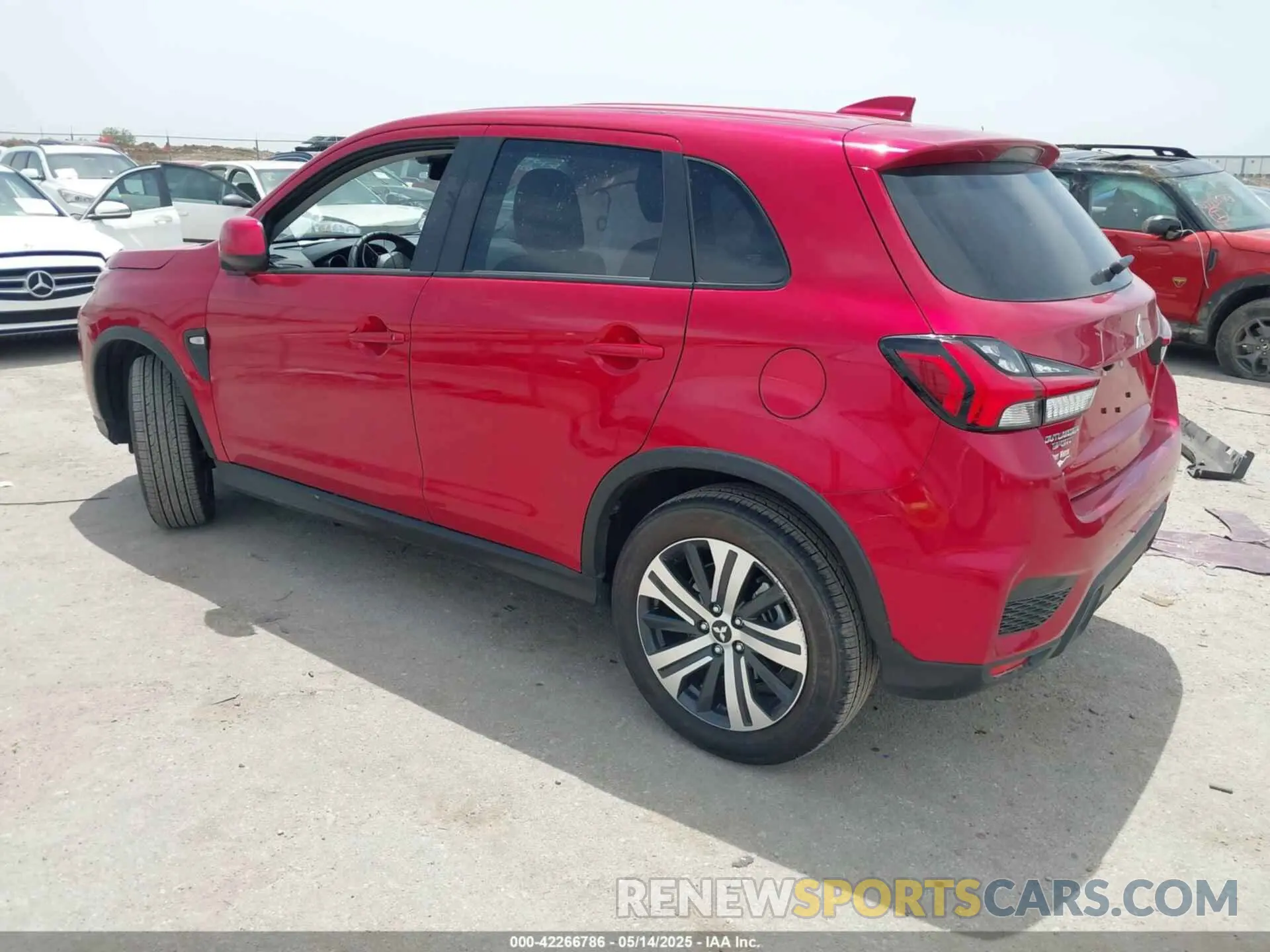 3 Фотография поврежденного автомобиля JA4ARUAU5SU002870 MITSUBISHI OUTLANDER SPORT 2025