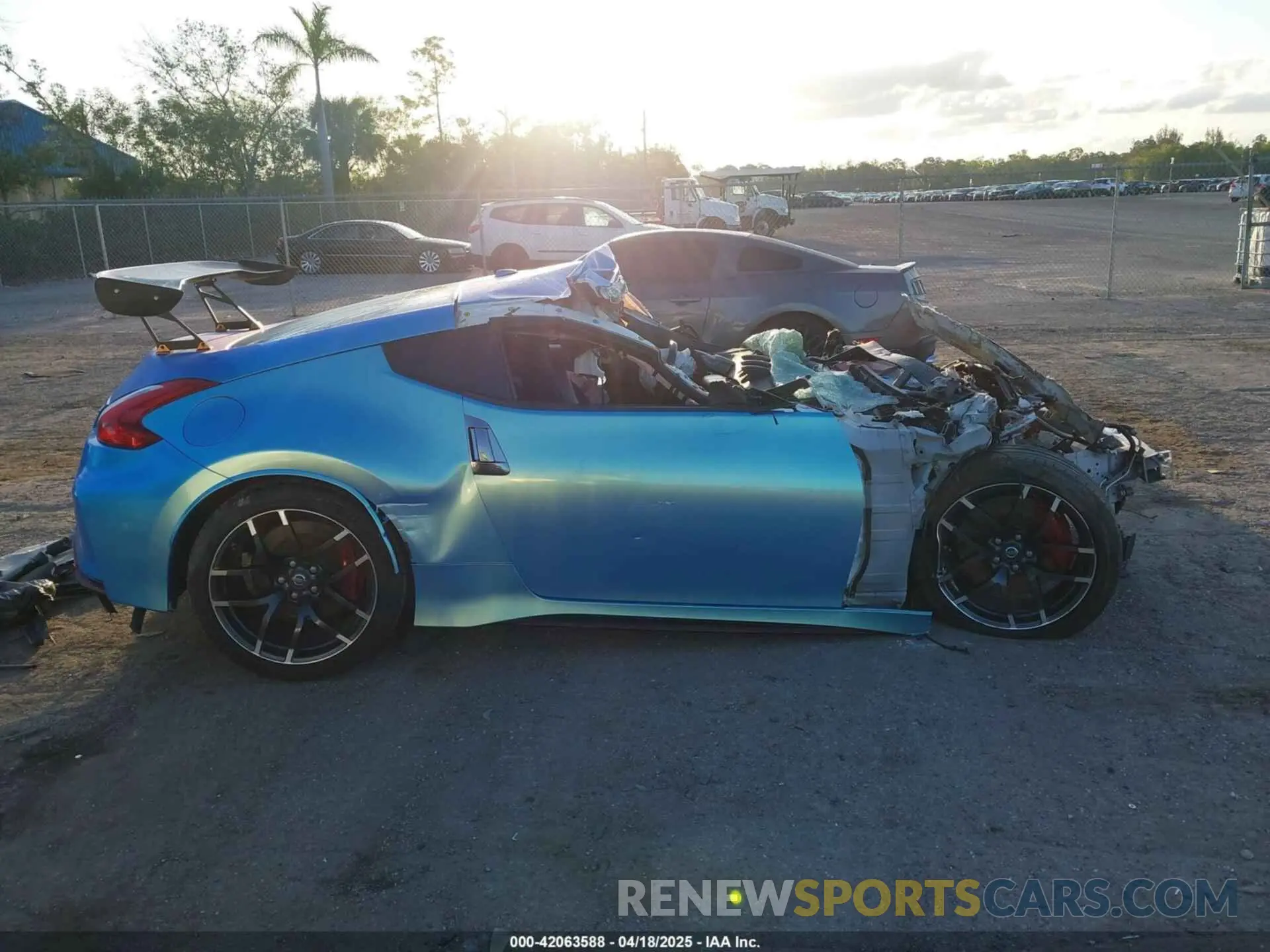 13 Фотография поврежденного автомобиля JN1AZ4EH8LM823405 NISSAN 370Z 2020