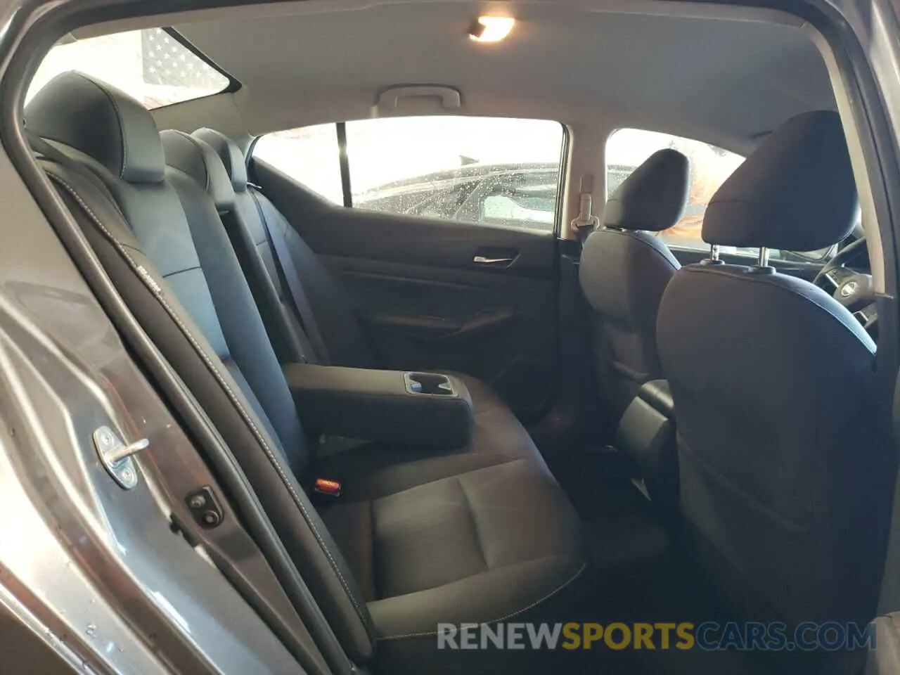 10 Photograph of a damaged car 1N4BL4BV0KC143232 NISSAN ALTIMA 2019