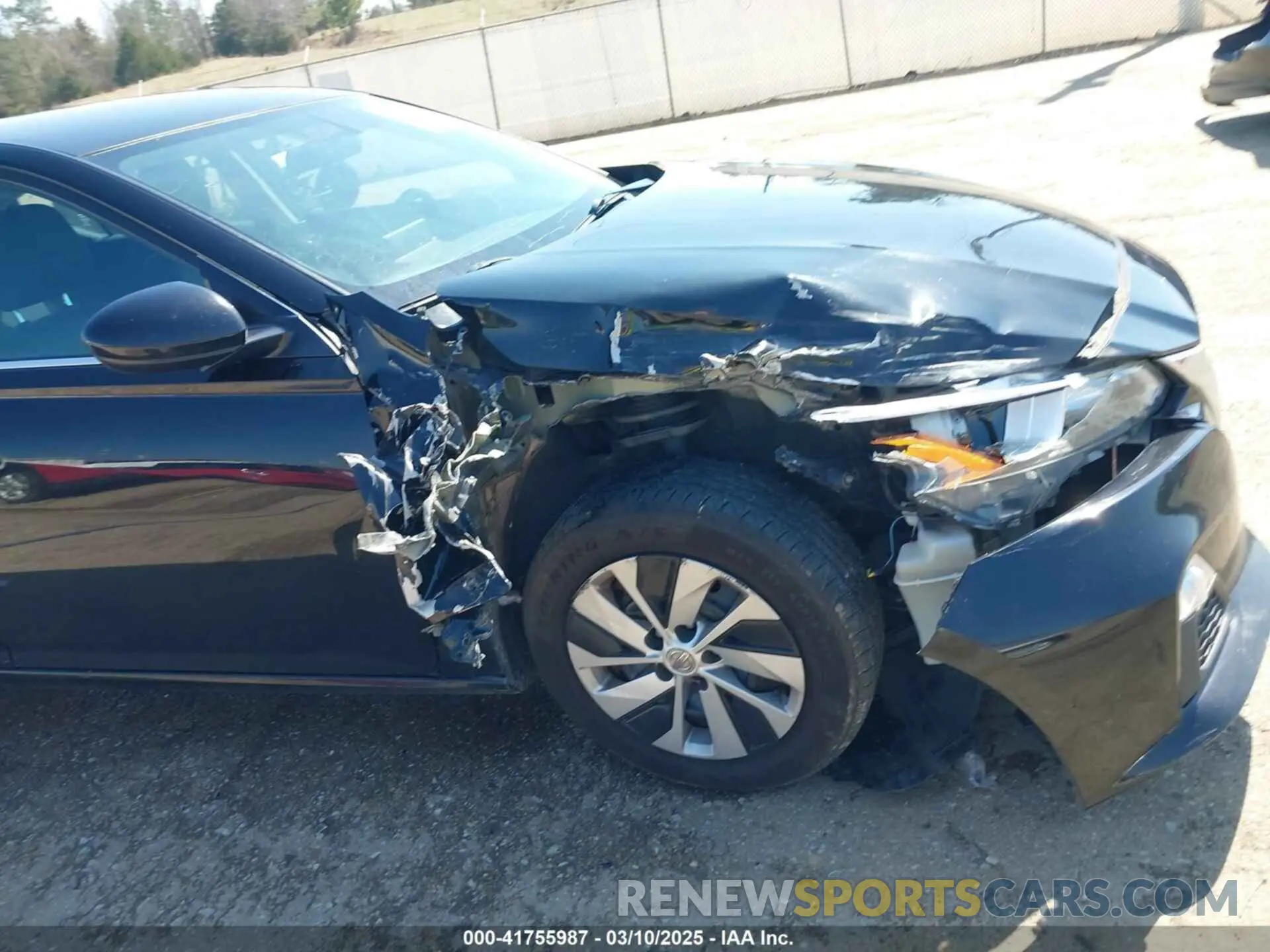 17 Photograph of a damaged car 1N4BL4BV0KC147345 NISSAN ALTIMA 2019