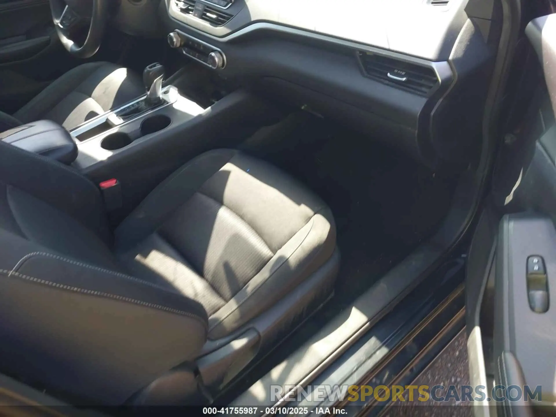 5 Photograph of a damaged car 1N4BL4BV0KC147345 NISSAN ALTIMA 2019