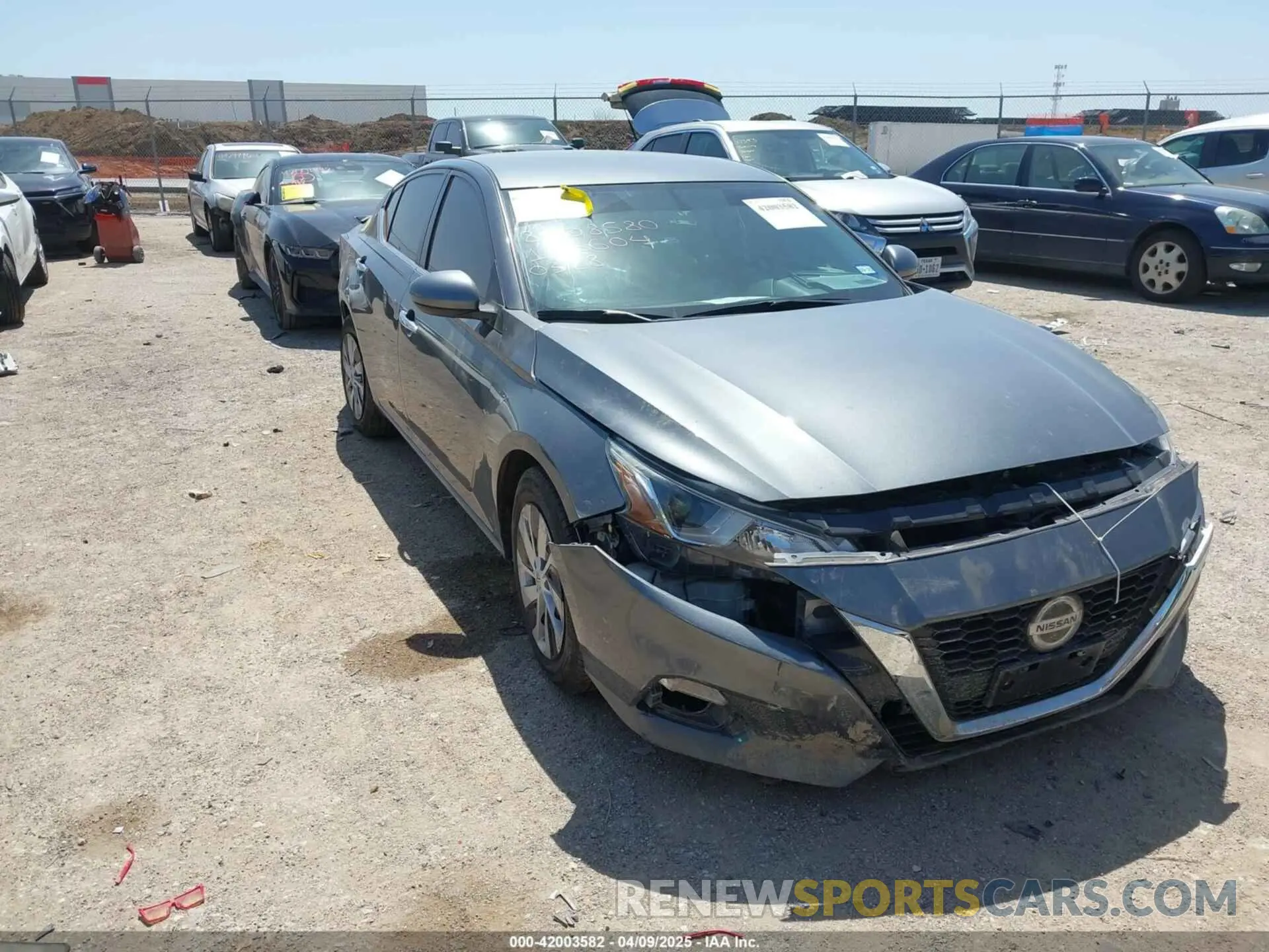 1 Photograph of a damaged car 1N4BL4BV0KC165604 NISSAN ALTIMA 2019