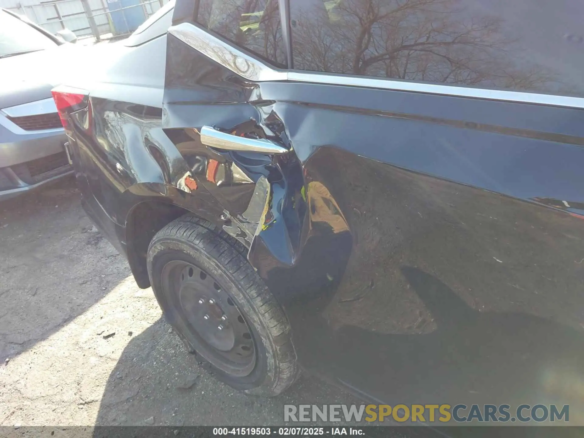 18 Photograph of a damaged car 1N4BL4BV0KN328384 NISSAN ALTIMA 2019