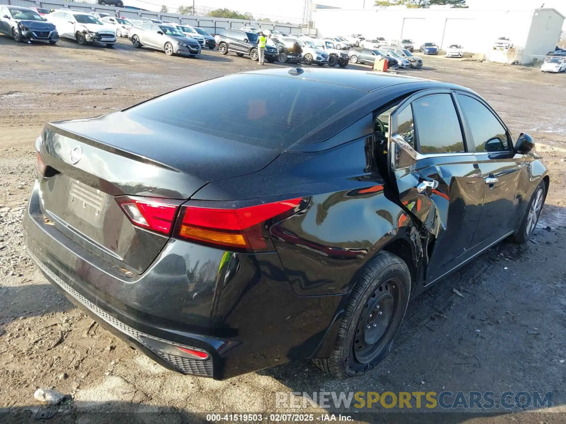 4 Photograph of a damaged car 1N4BL4BV0KN328384 NISSAN ALTIMA 2019