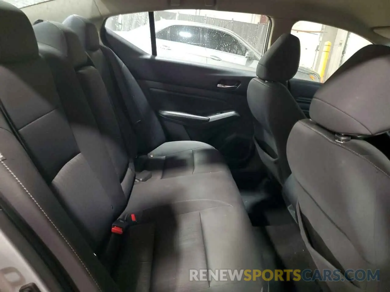 10 Photograph of a damaged car 1N4BL4BV1KC127444 NISSAN ALTIMA 2019