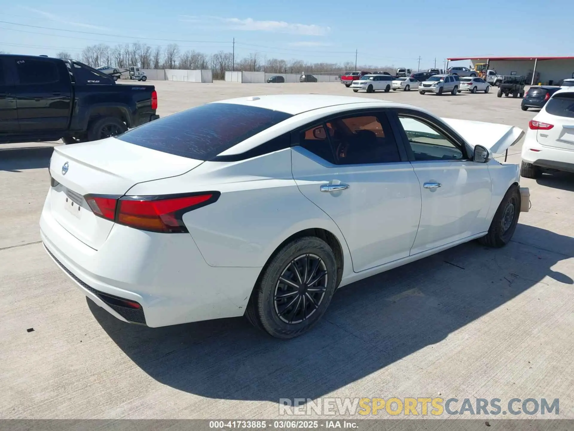 4 Photograph of a damaged car 1N4BL4BV1KC154384 NISSAN ALTIMA 2019