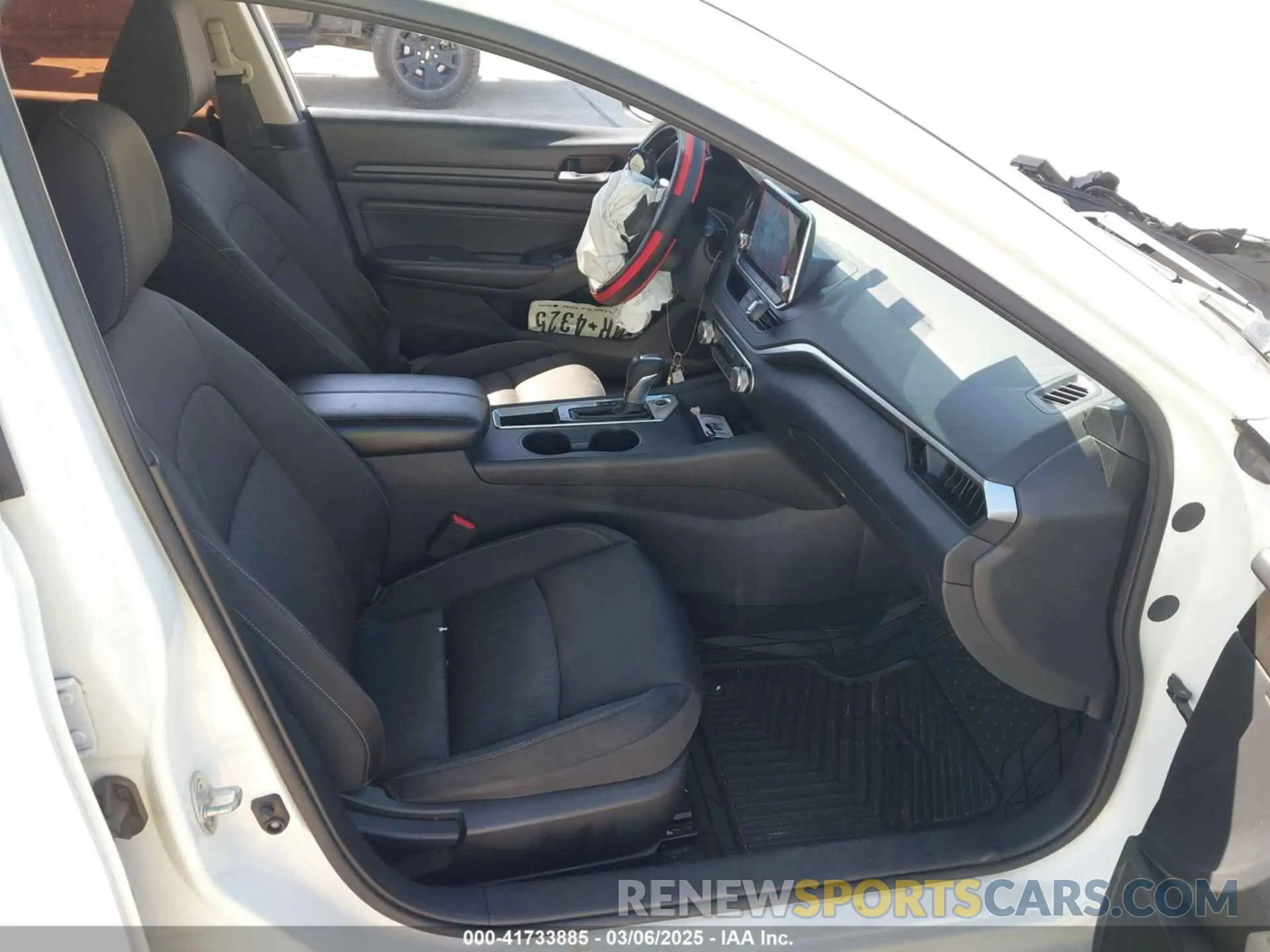 5 Photograph of a damaged car 1N4BL4BV1KC154384 NISSAN ALTIMA 2019