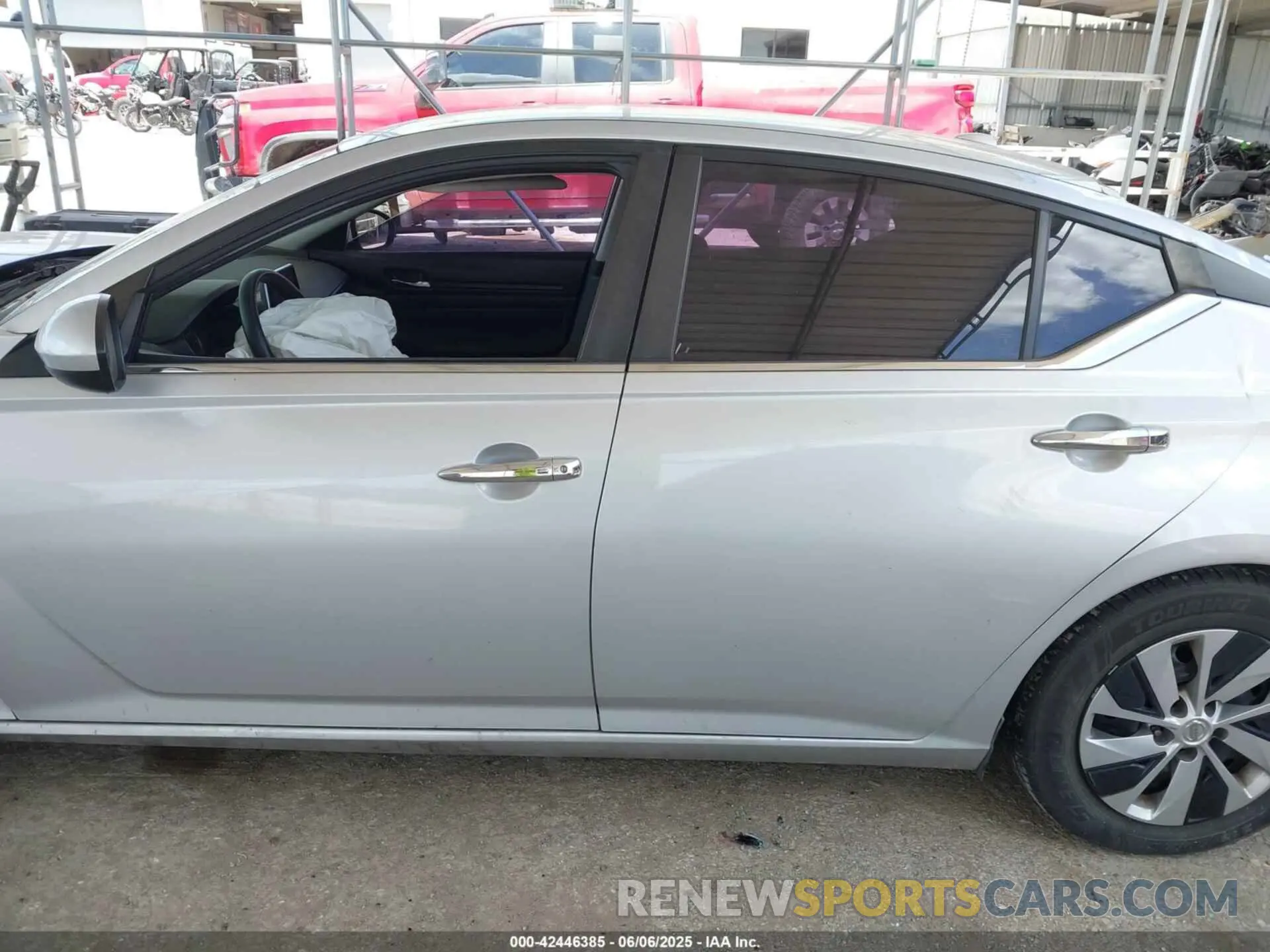 13 Photograph of a damaged car 1N4BL4BV1KC164543 NISSAN ALTIMA 2019