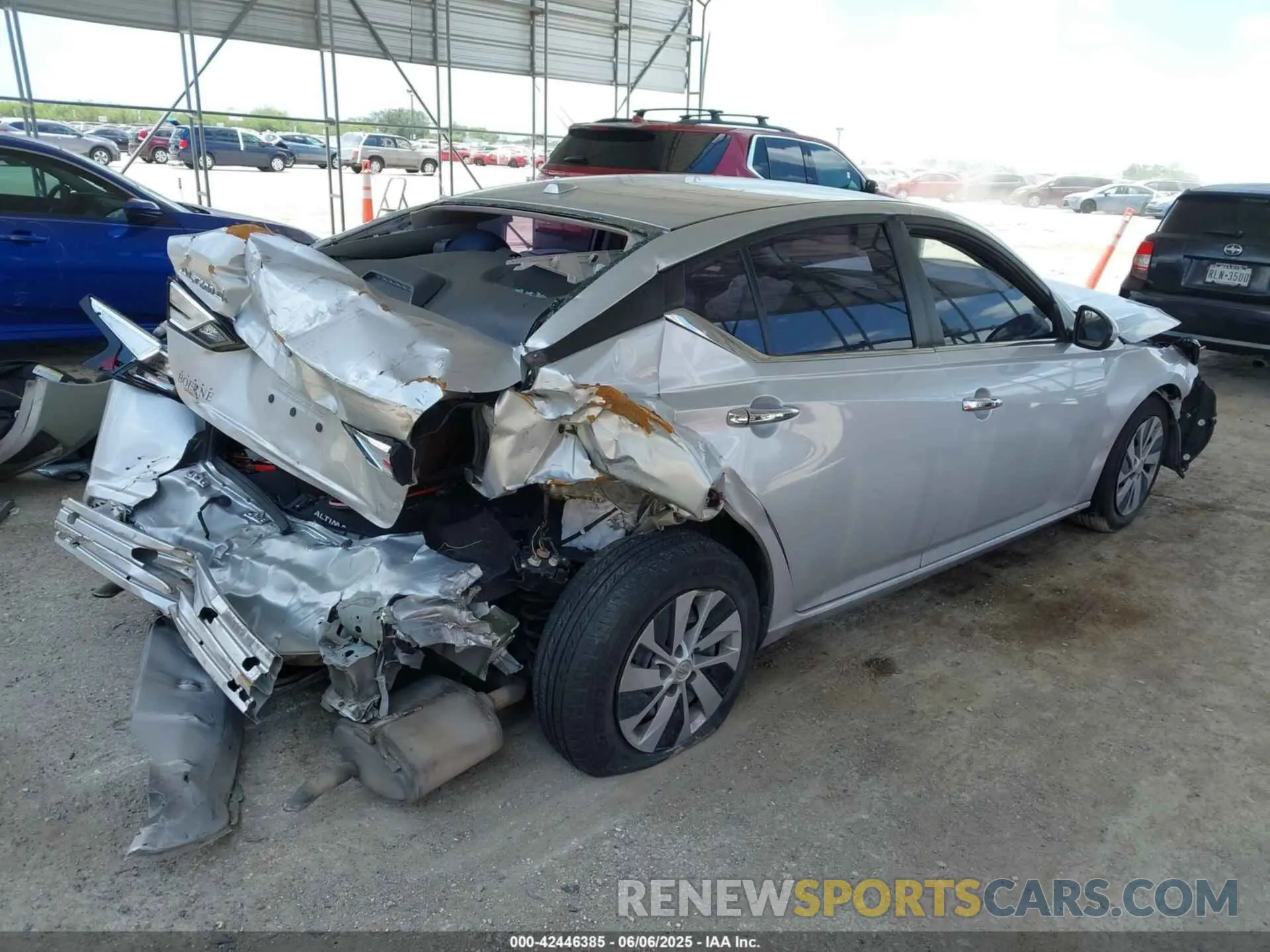 4 Photograph of a damaged car 1N4BL4BV1KC164543 NISSAN ALTIMA 2019