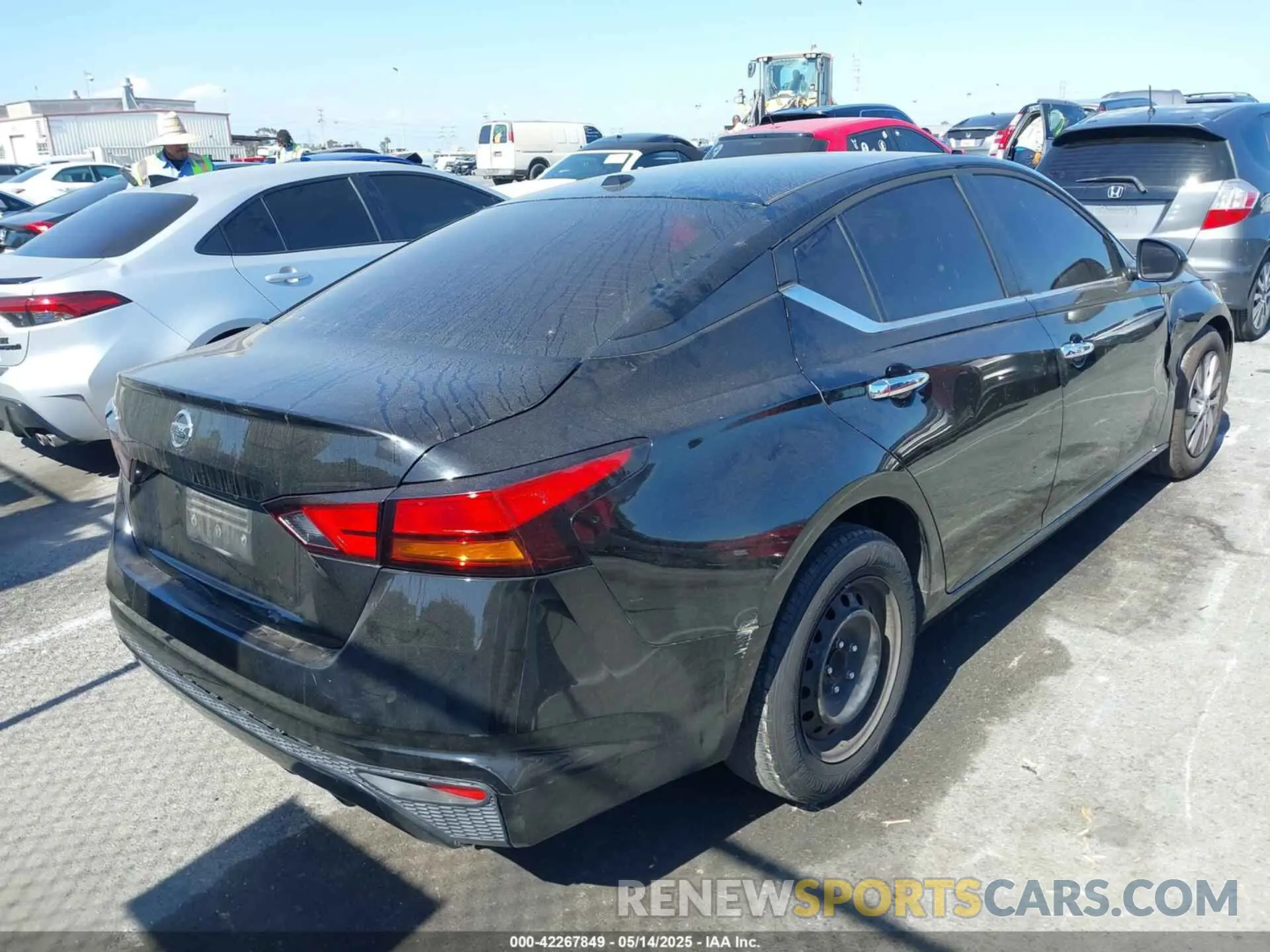 4 Photograph of a damaged car 1N4BL4BV1KC197705 NISSAN ALTIMA 2019
