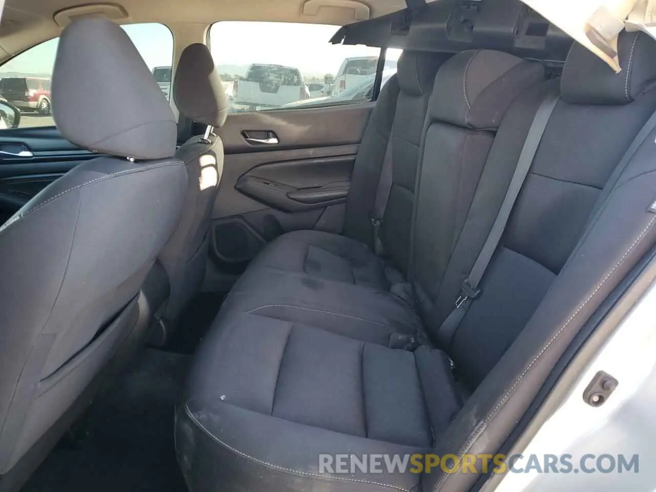 10 Photograph of a damaged car 1N4BL4BV1KC204152 NISSAN ALTIMA 2019