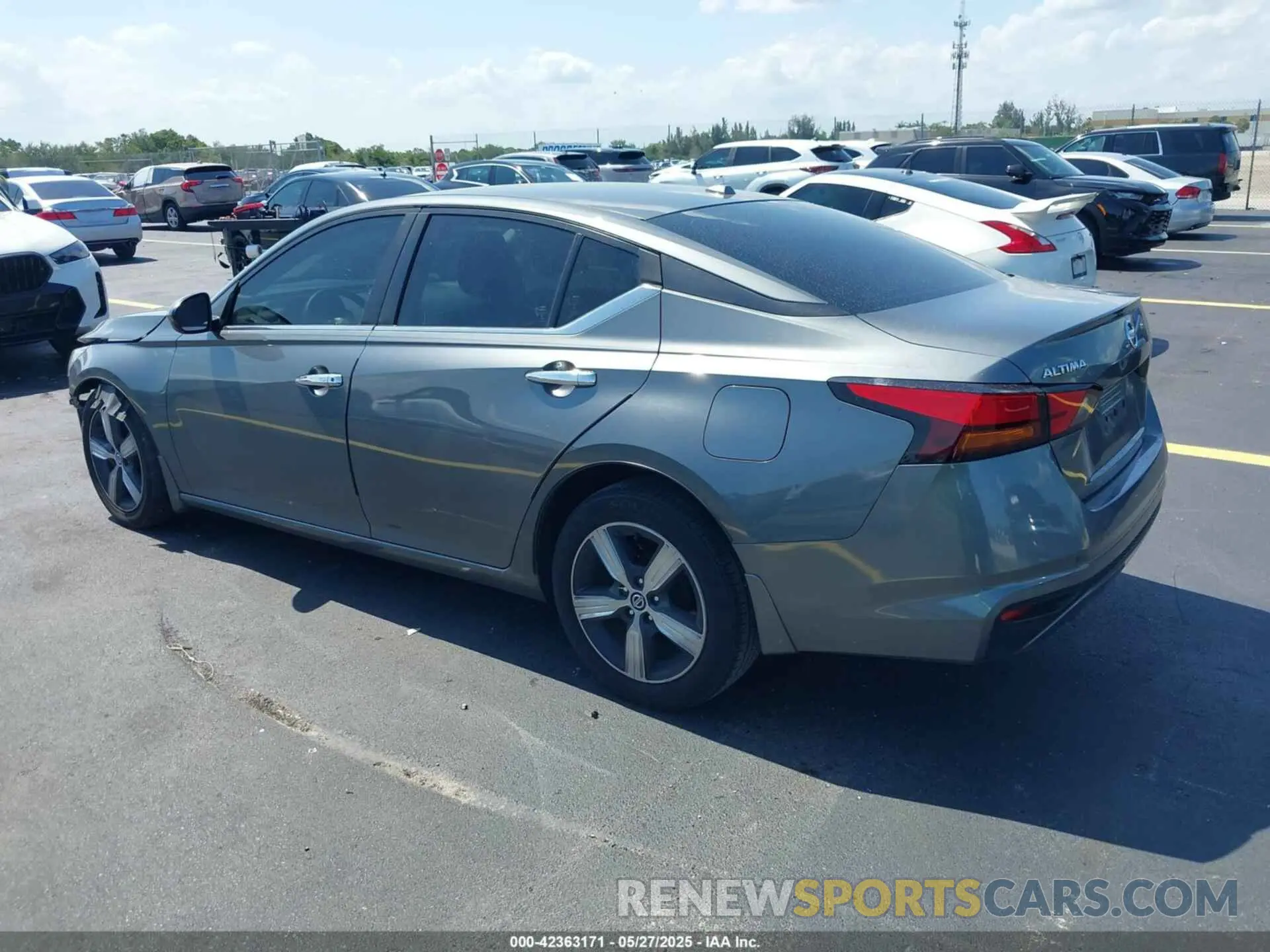 3 Photograph of a damaged car 1N4BL4BV1KN324585 NISSAN ALTIMA 2019