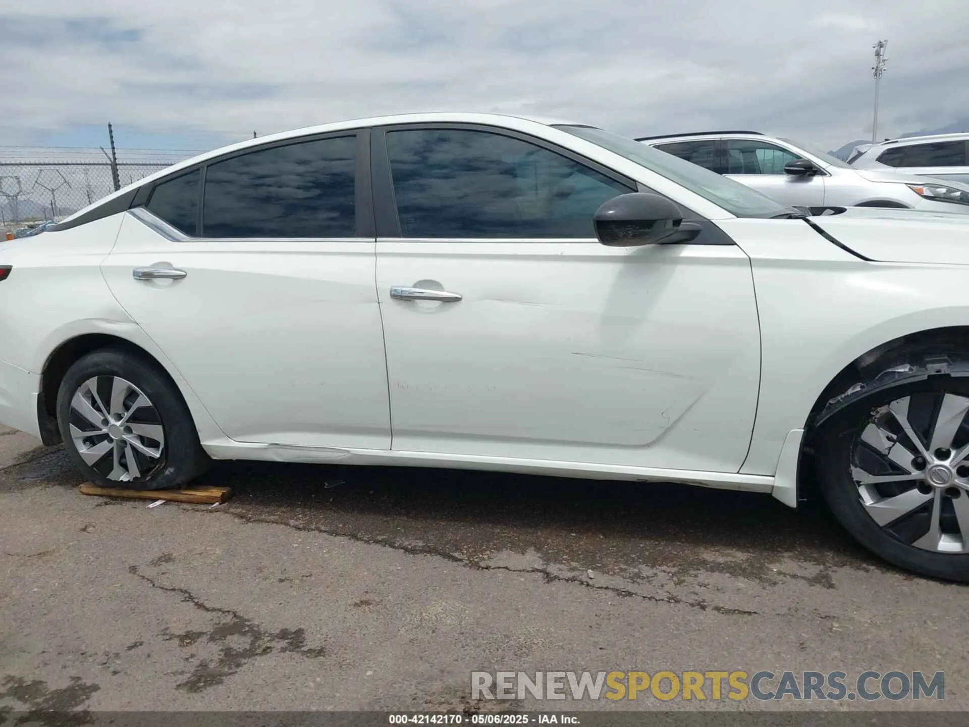 13 Photograph of a damaged car 1N4BL4BV2KC171081 NISSAN ALTIMA 2019