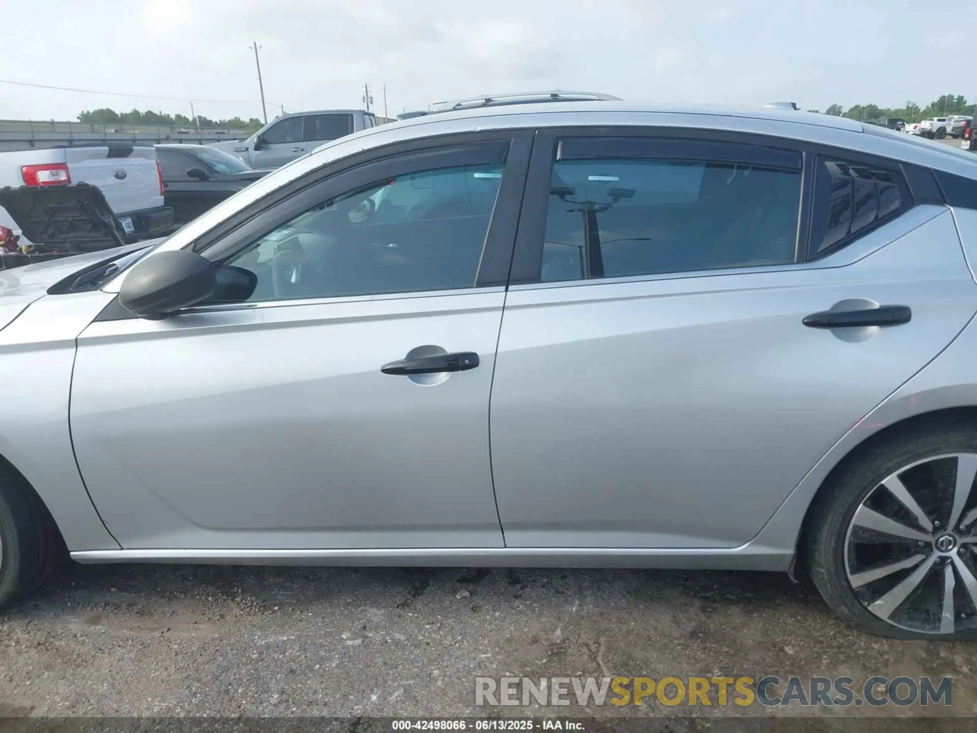 14 Photograph of a damaged car 1N4BL4BV2KC217685 NISSAN ALTIMA 2019