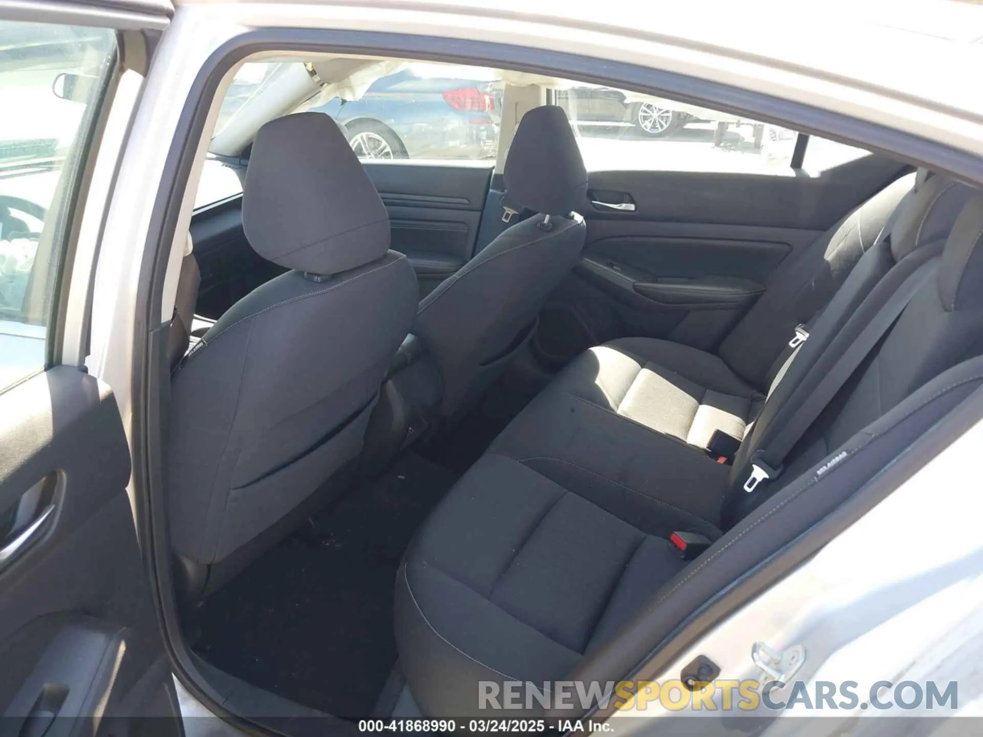 8 Photograph of a damaged car 1N4BL4BV2KC226614 NISSAN ALTIMA 2019