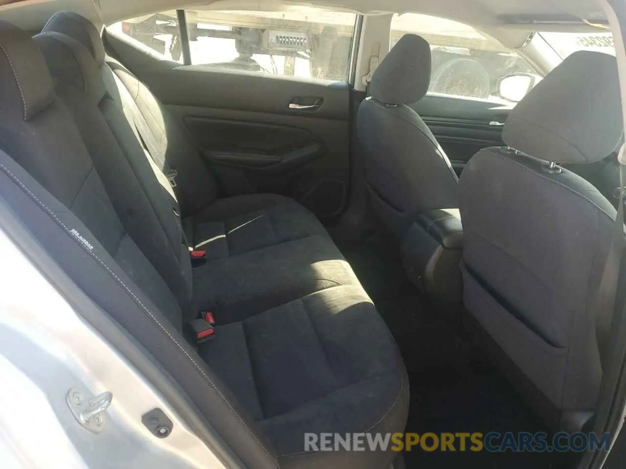 10 Photograph of a damaged car 1N4BL4BV3KC104277 NISSAN ALTIMA 2019