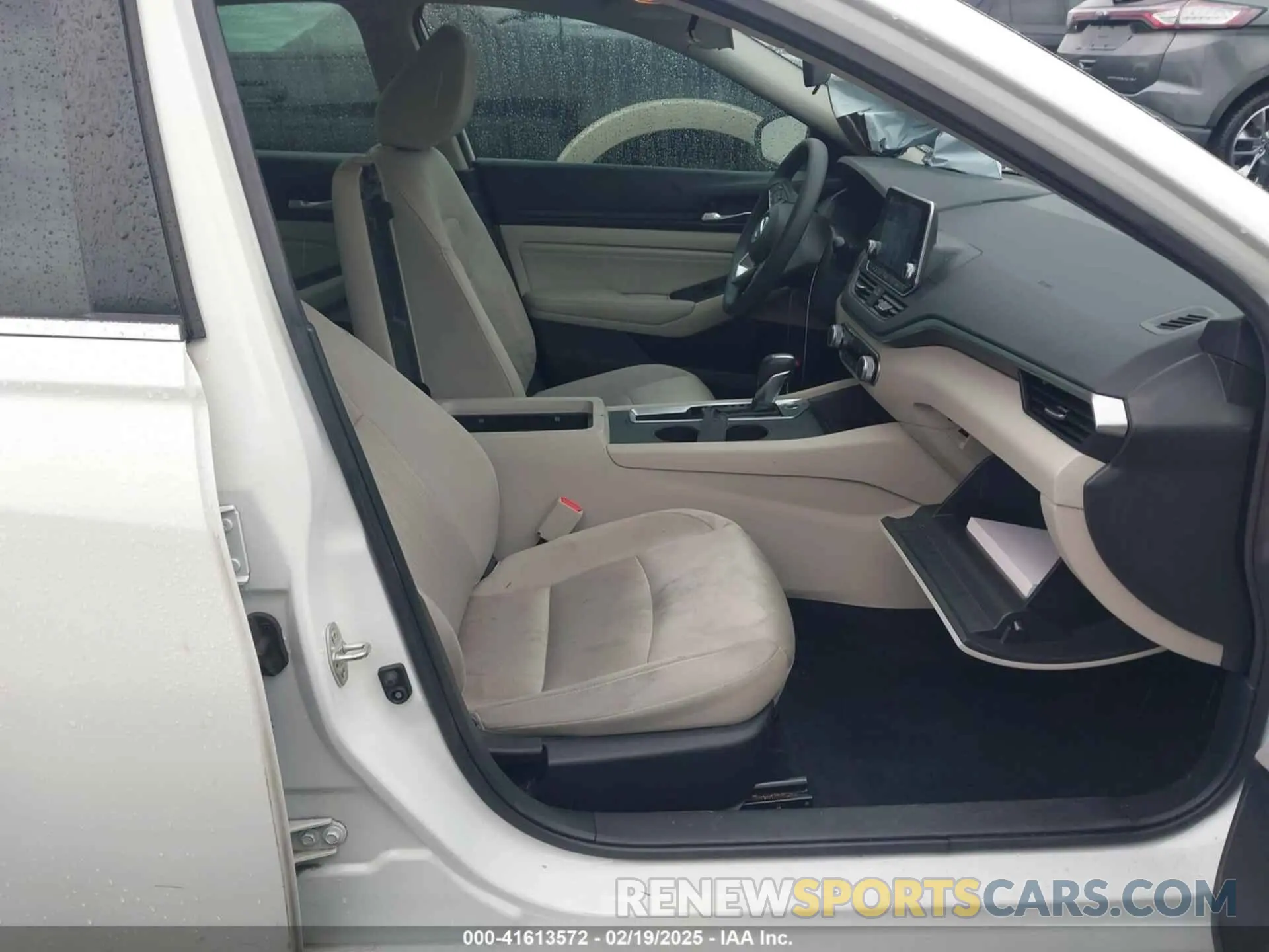 5 Photograph of a damaged car 1N4BL4BV3KC248525 NISSAN ALTIMA 2019