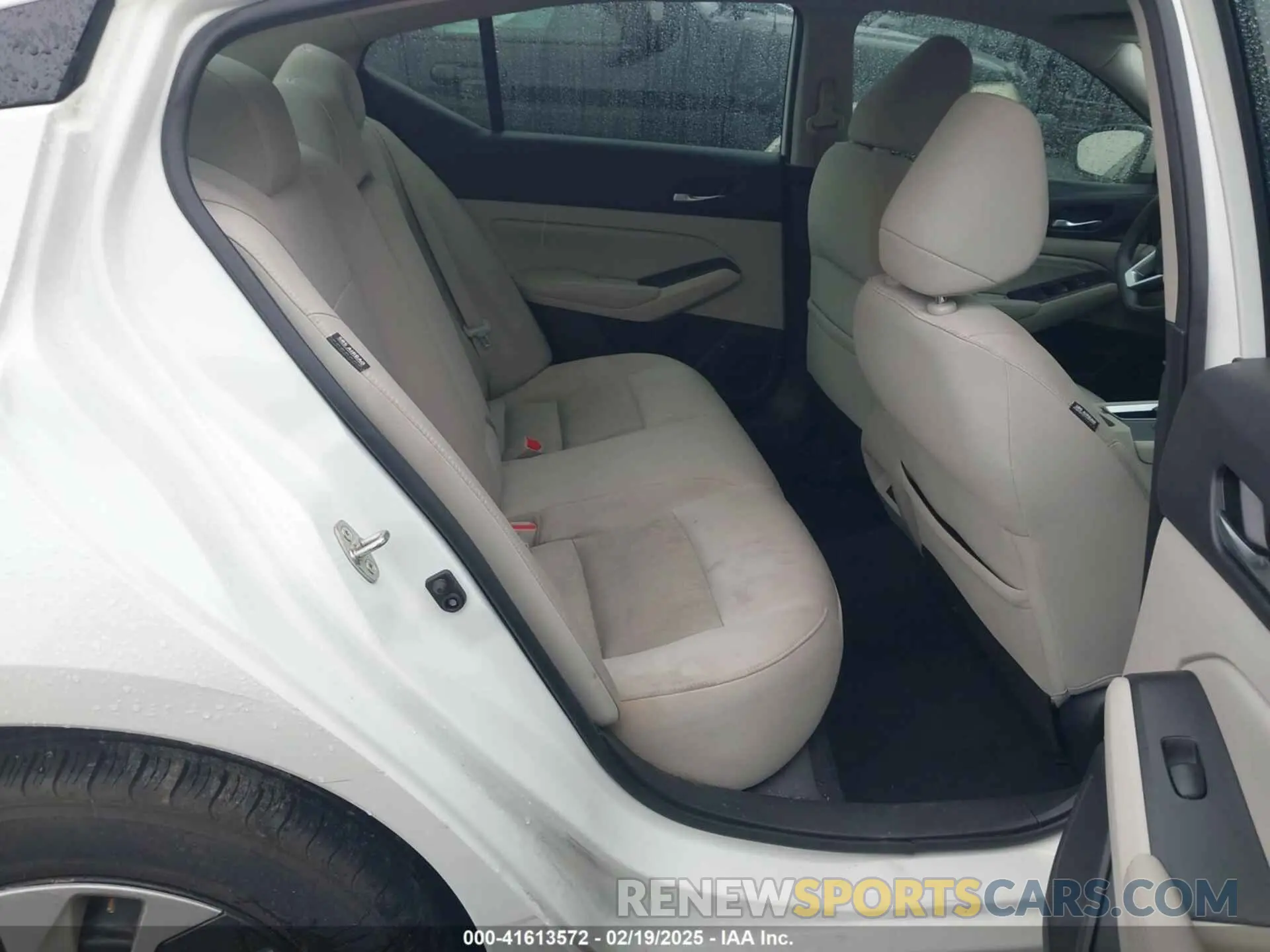 8 Photograph of a damaged car 1N4BL4BV3KC248525 NISSAN ALTIMA 2019