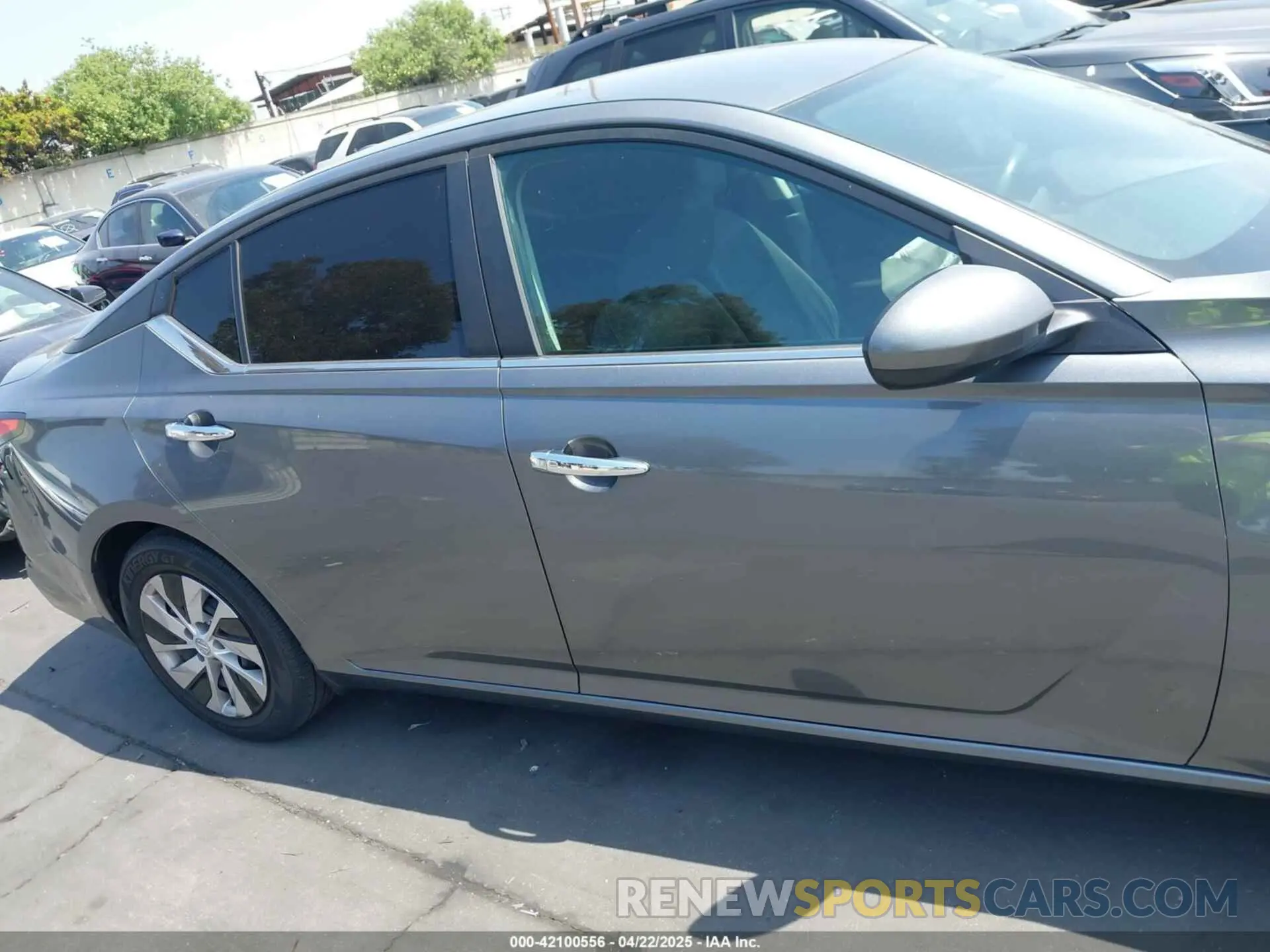 14 Photograph of a damaged car 1N4BL4BV4KC115126 NISSAN ALTIMA 2019