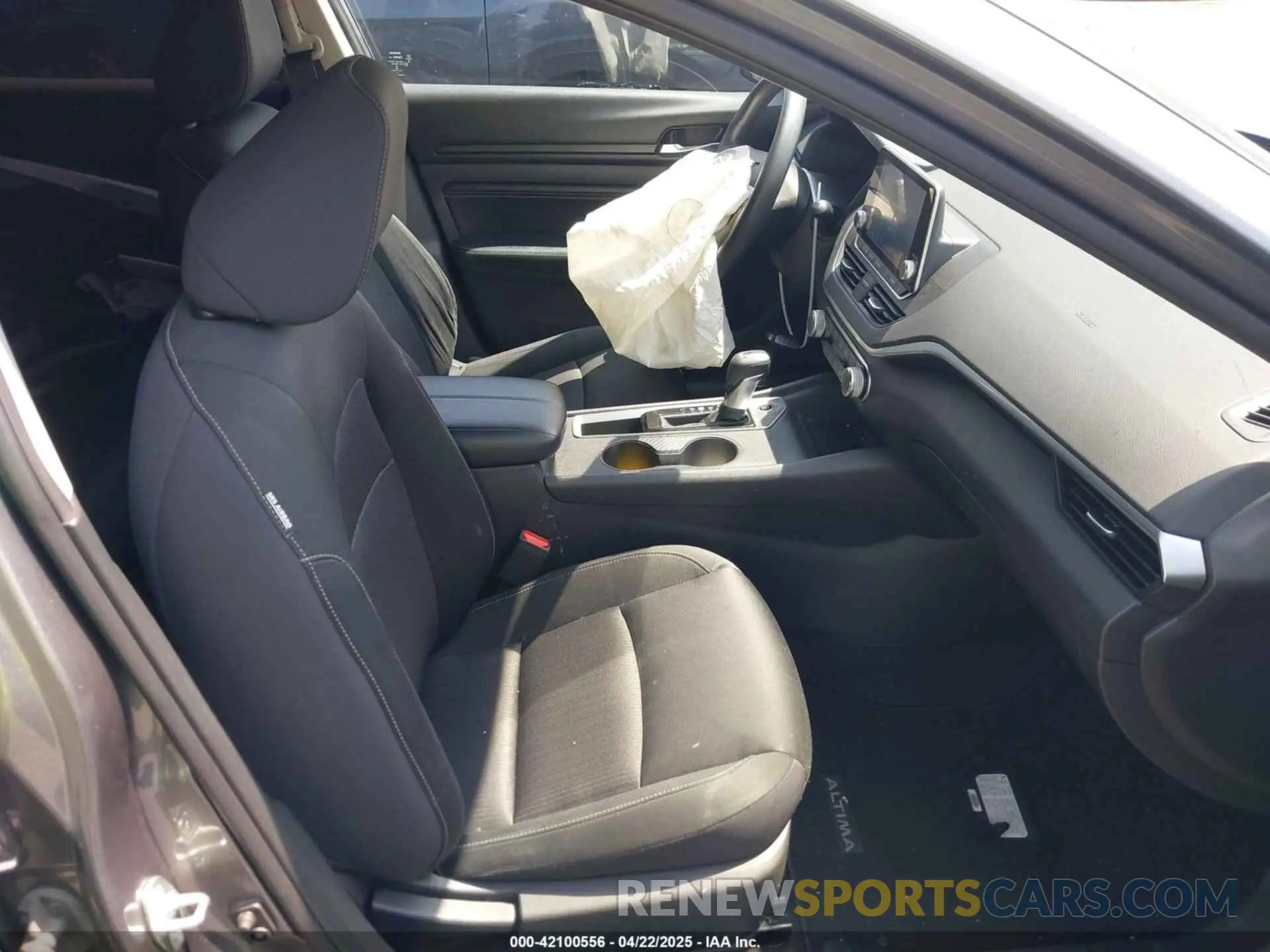 5 Photograph of a damaged car 1N4BL4BV4KC115126 NISSAN ALTIMA 2019