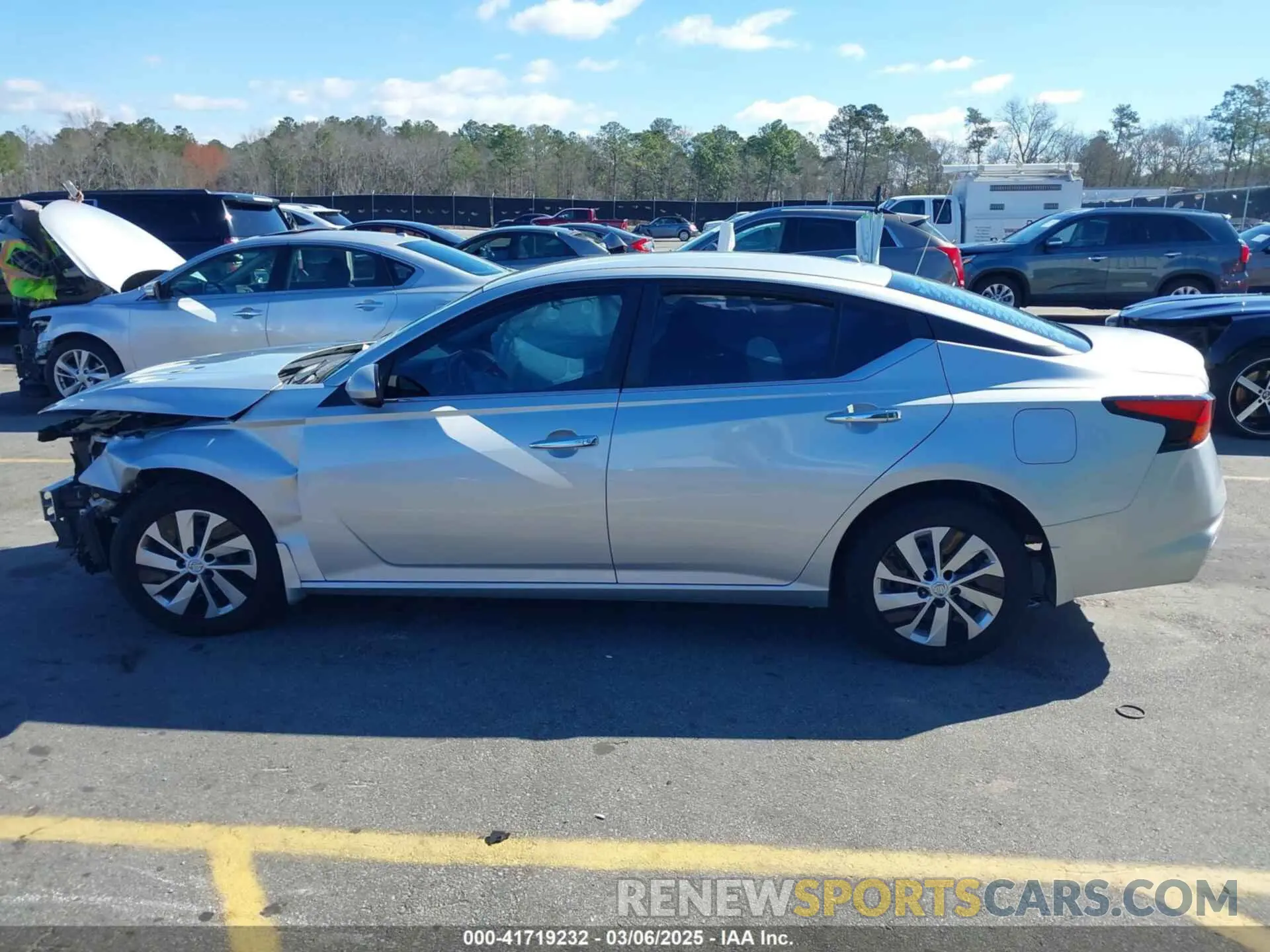 14 Photograph of a damaged car 1N4BL4BV4KC206462 NISSAN ALTIMA 2019