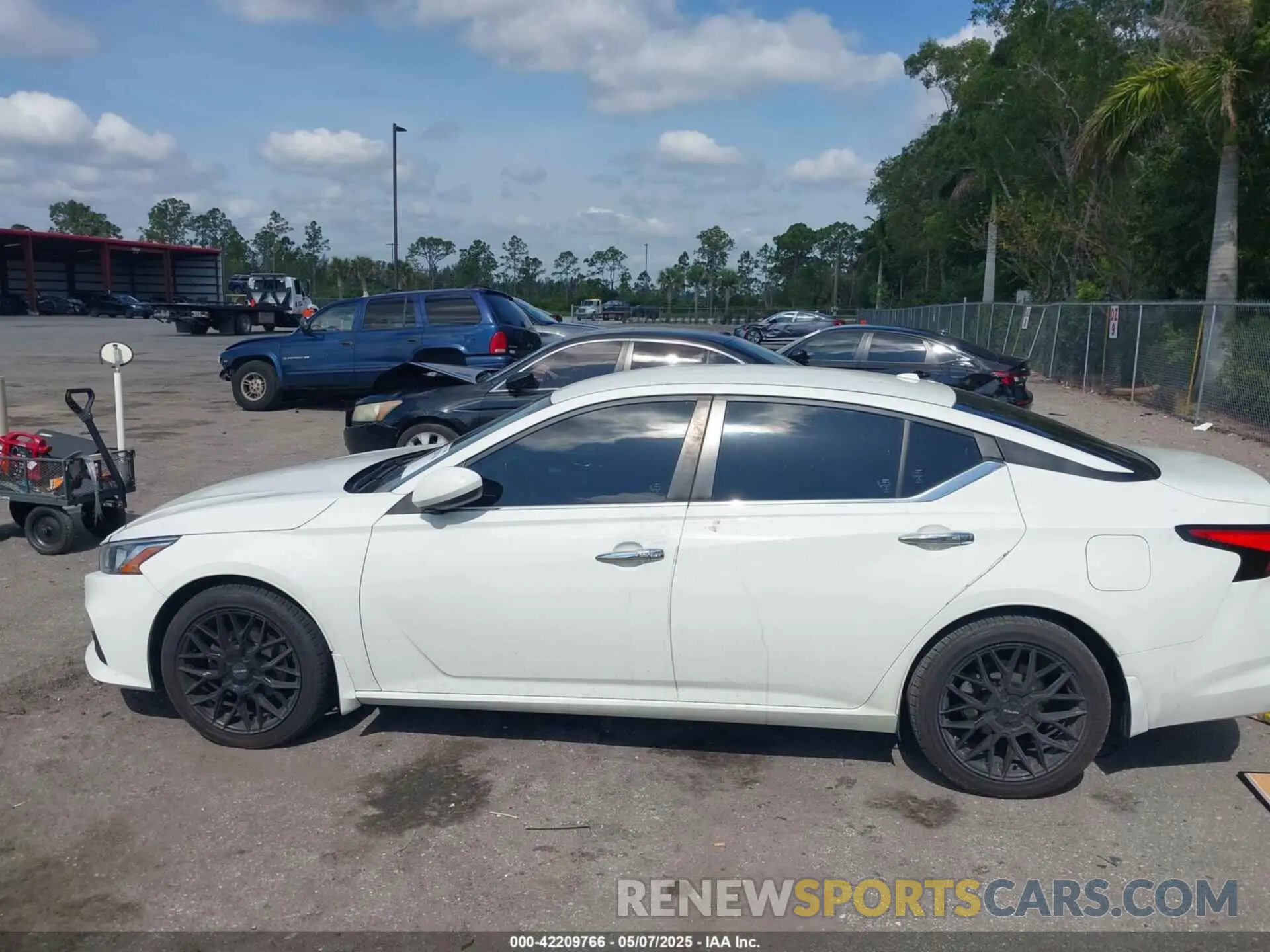 13 Photograph of a damaged car 1N4BL4BV4KC219342 NISSAN ALTIMA 2019