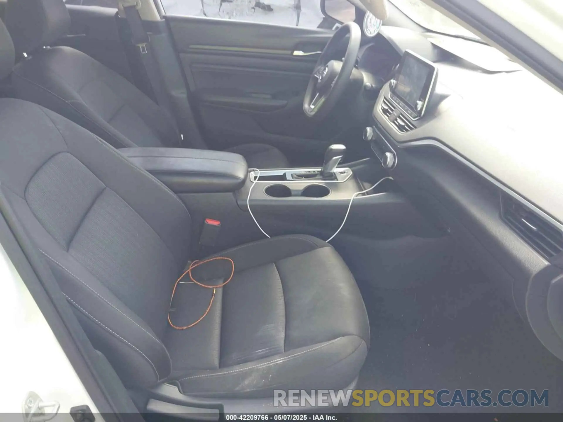 5 Photograph of a damaged car 1N4BL4BV4KC219342 NISSAN ALTIMA 2019