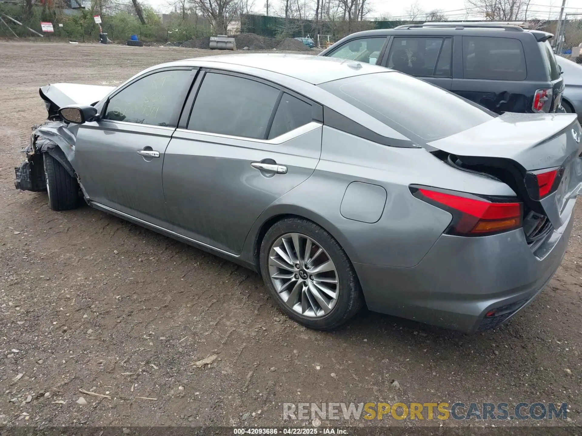 3 Photograph of a damaged car 1N4BL4BV4KC242698 NISSAN ALTIMA 2019