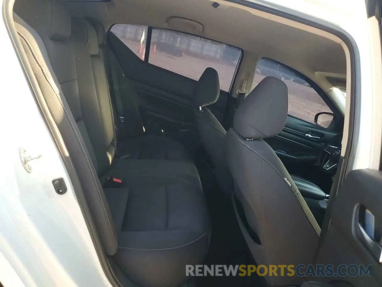 10 Photograph of a damaged car 1N4BL4BV4KC258030 NISSAN ALTIMA 2019
