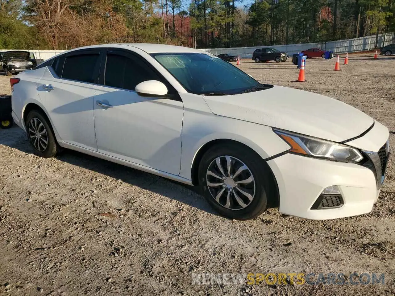 4 Photograph of a damaged car 1N4BL4BV4KC258030 NISSAN ALTIMA 2019