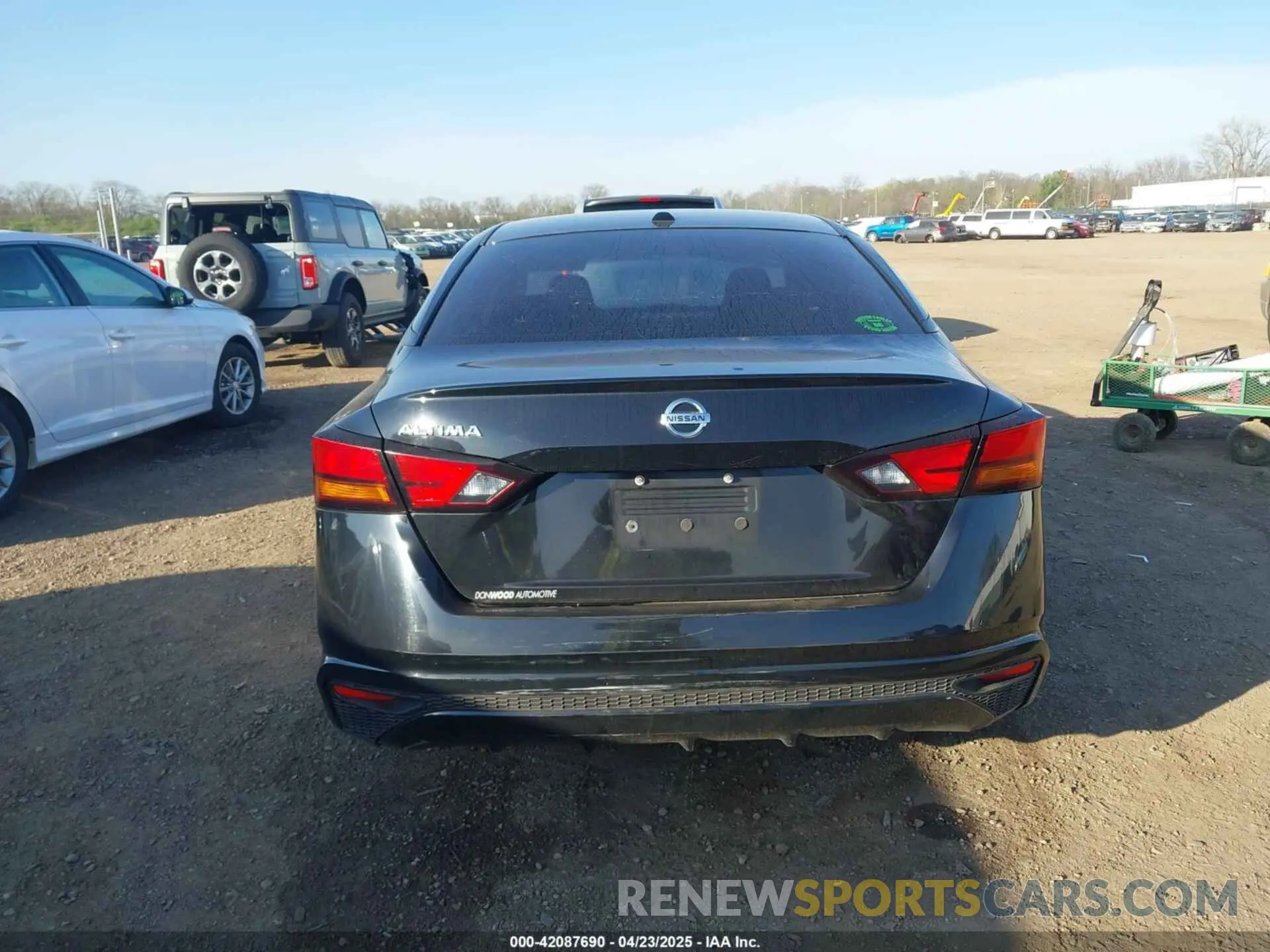 17 Photograph of a damaged car 1N4BL4BV4KN307702 NISSAN ALTIMA 2019