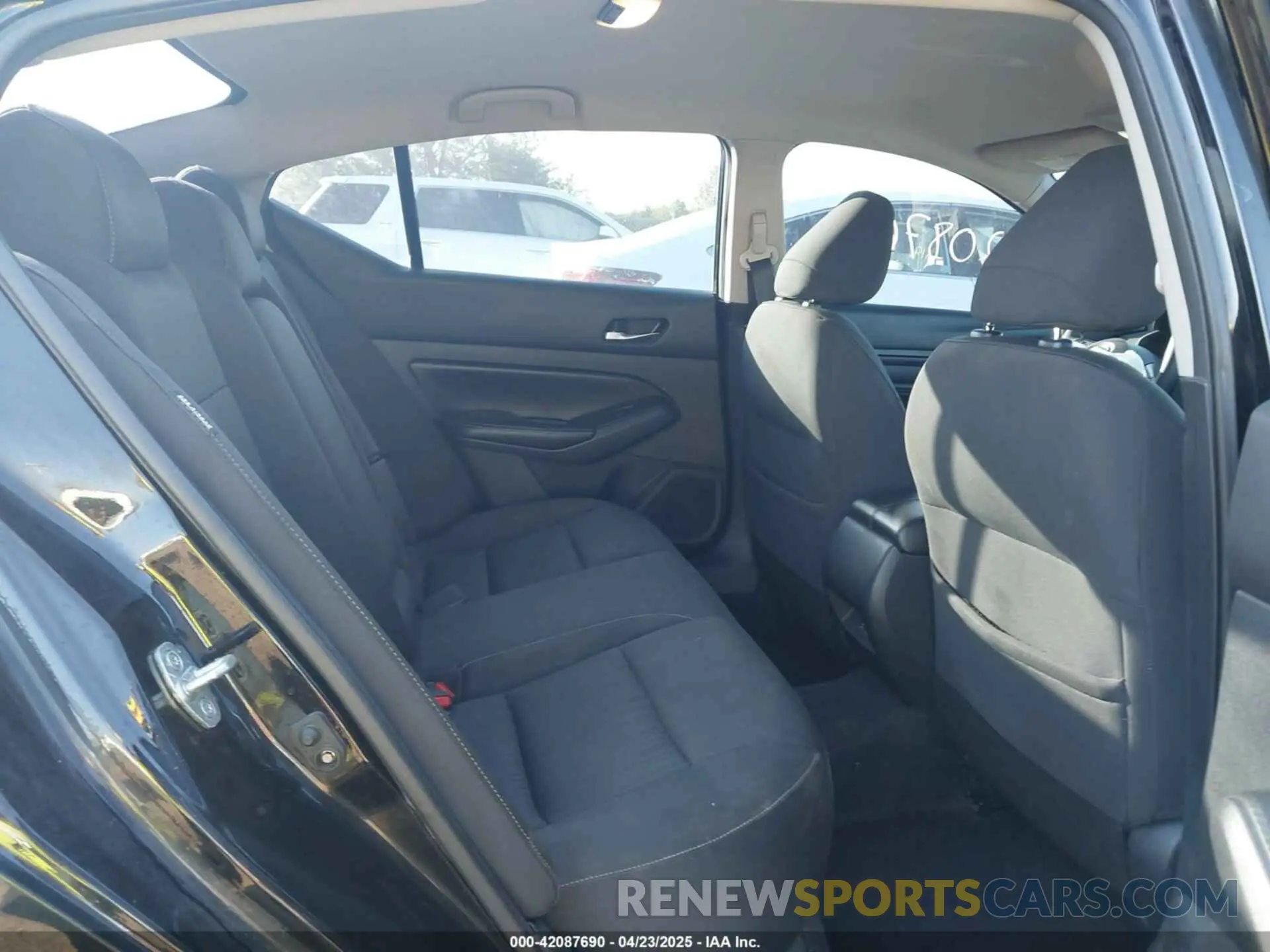 8 Photograph of a damaged car 1N4BL4BV4KN307702 NISSAN ALTIMA 2019