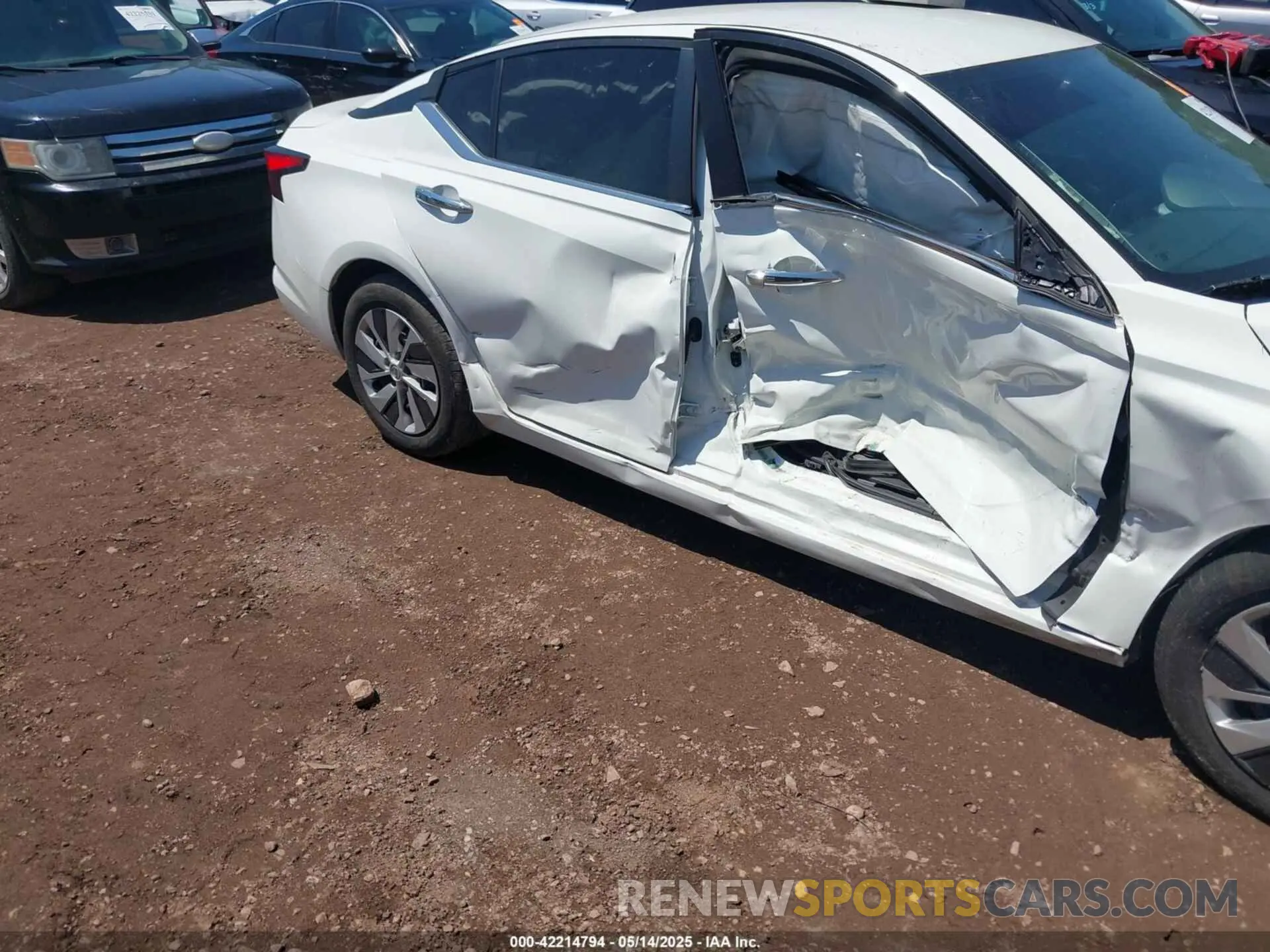17 Фотография поврежденного автомобиля 1N4BL4BV4KN310969 NISSAN ALTIMA 2019