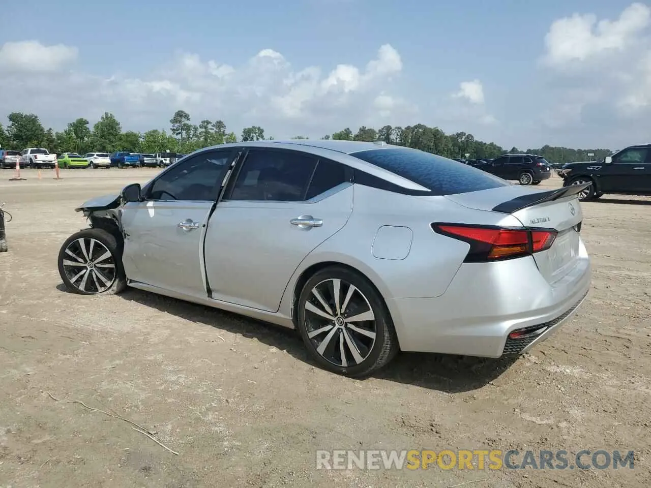 2 Photograph of a damaged car 1N4BL4BV5KC113367 NISSAN ALTIMA 2019