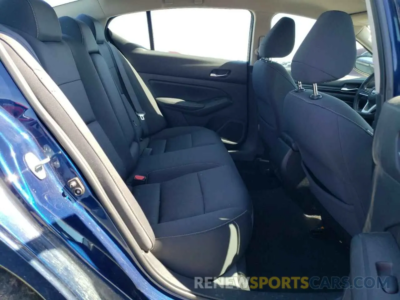 10 Photograph of a damaged car 1N4BL4BV5KC168501 NISSAN ALTIMA 2019