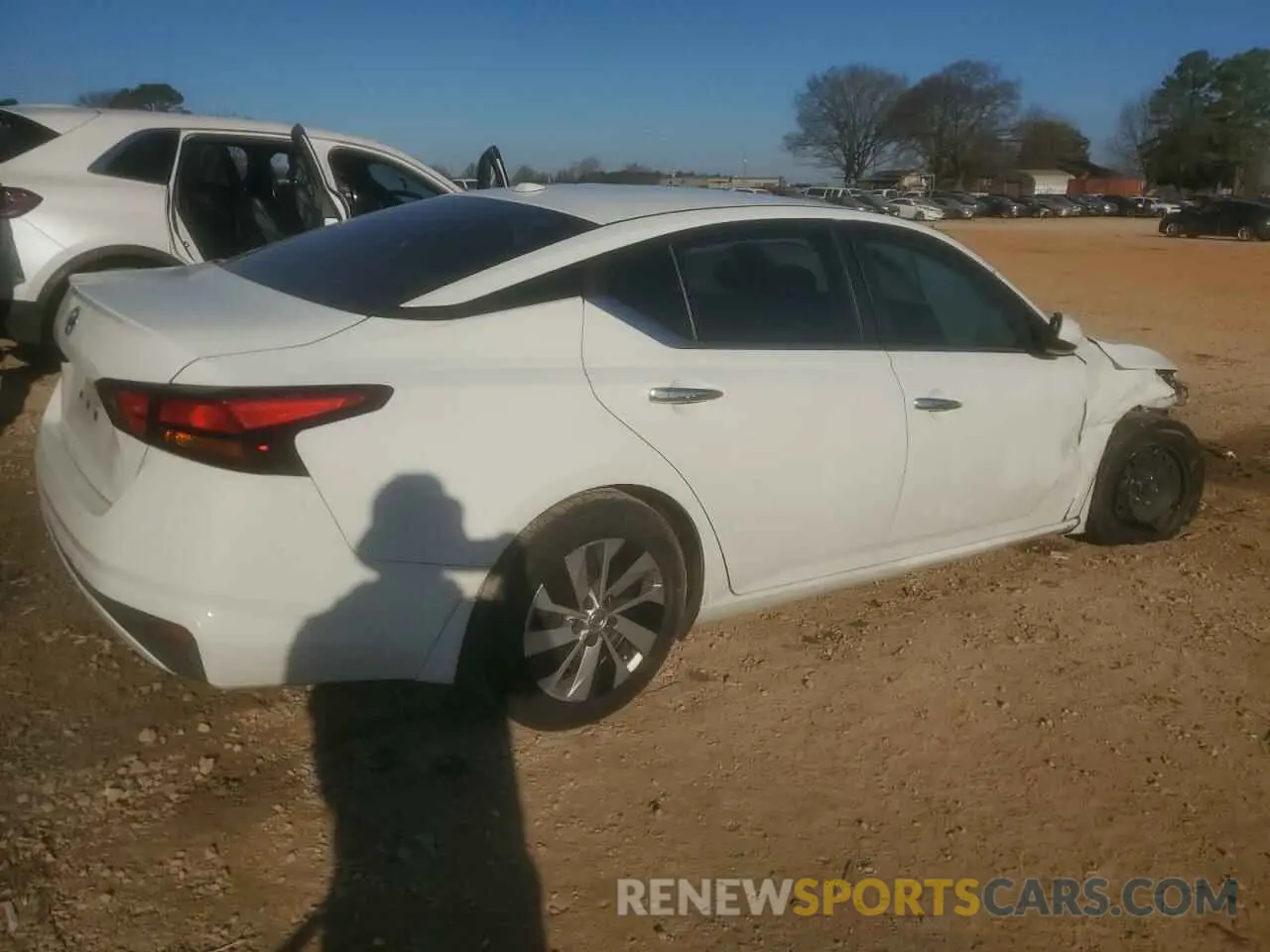 3 Photograph of a damaged car 1N4BL4BV5KC173035 NISSAN ALTIMA 2019