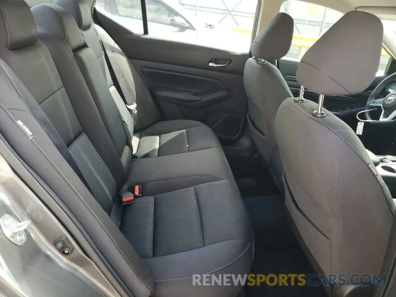 10 Photograph of a damaged car 1N4BL4BV5KC217373 NISSAN ALTIMA 2019
