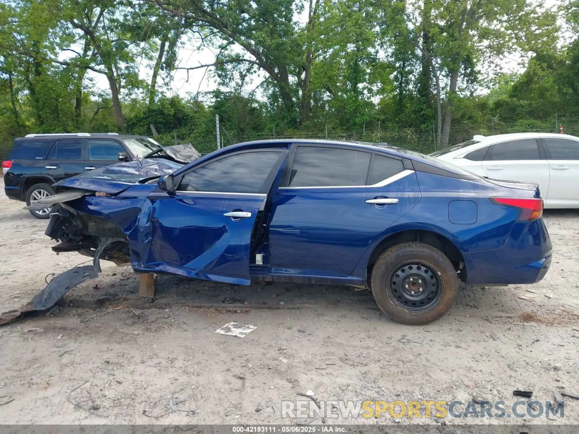 15 Photograph of a damaged car 1N4BL4BV5KC222282 NISSAN ALTIMA 2019