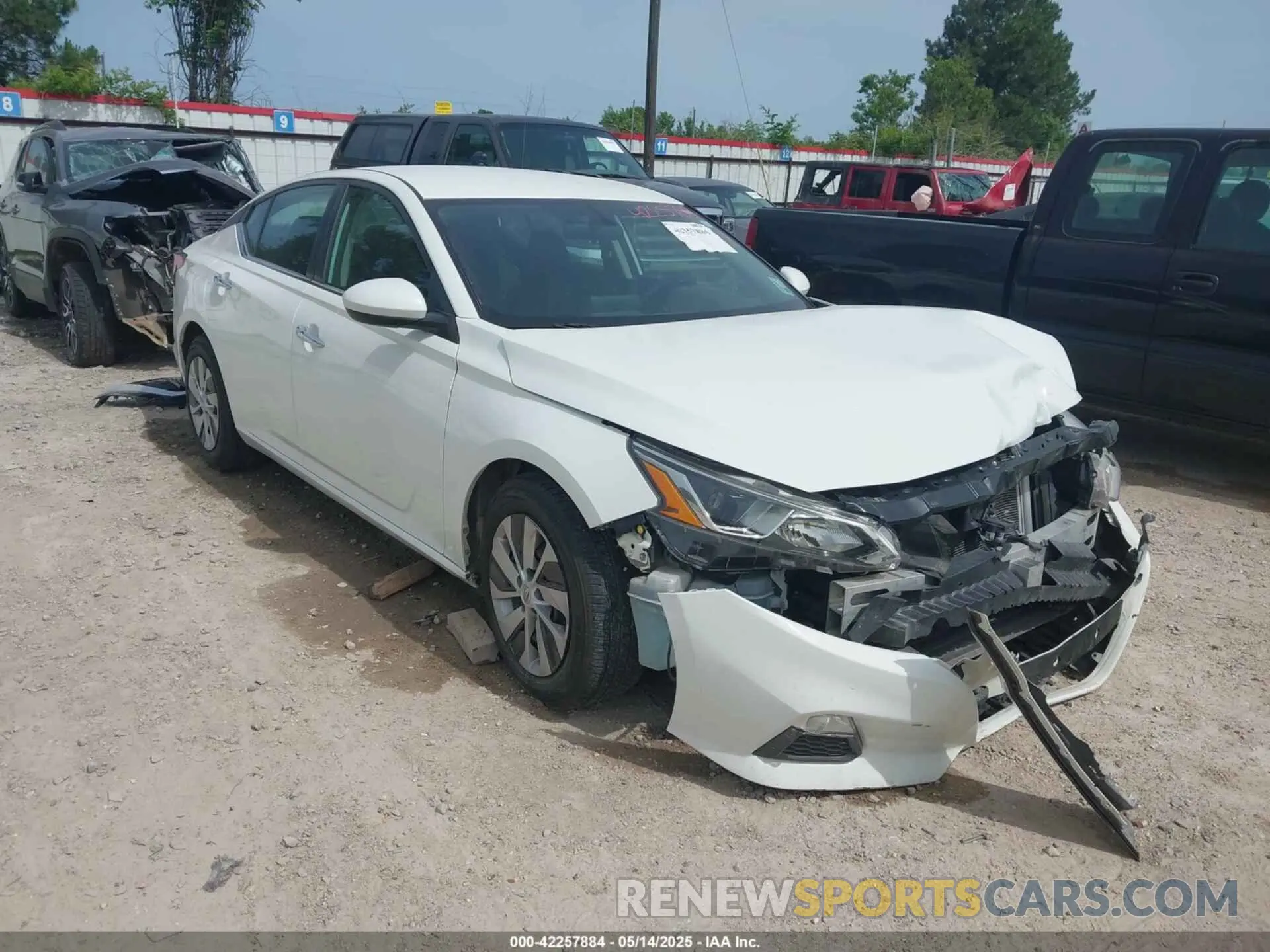 1 Photograph of a damaged car 1N4BL4BV5KC237459 NISSAN ALTIMA 2019