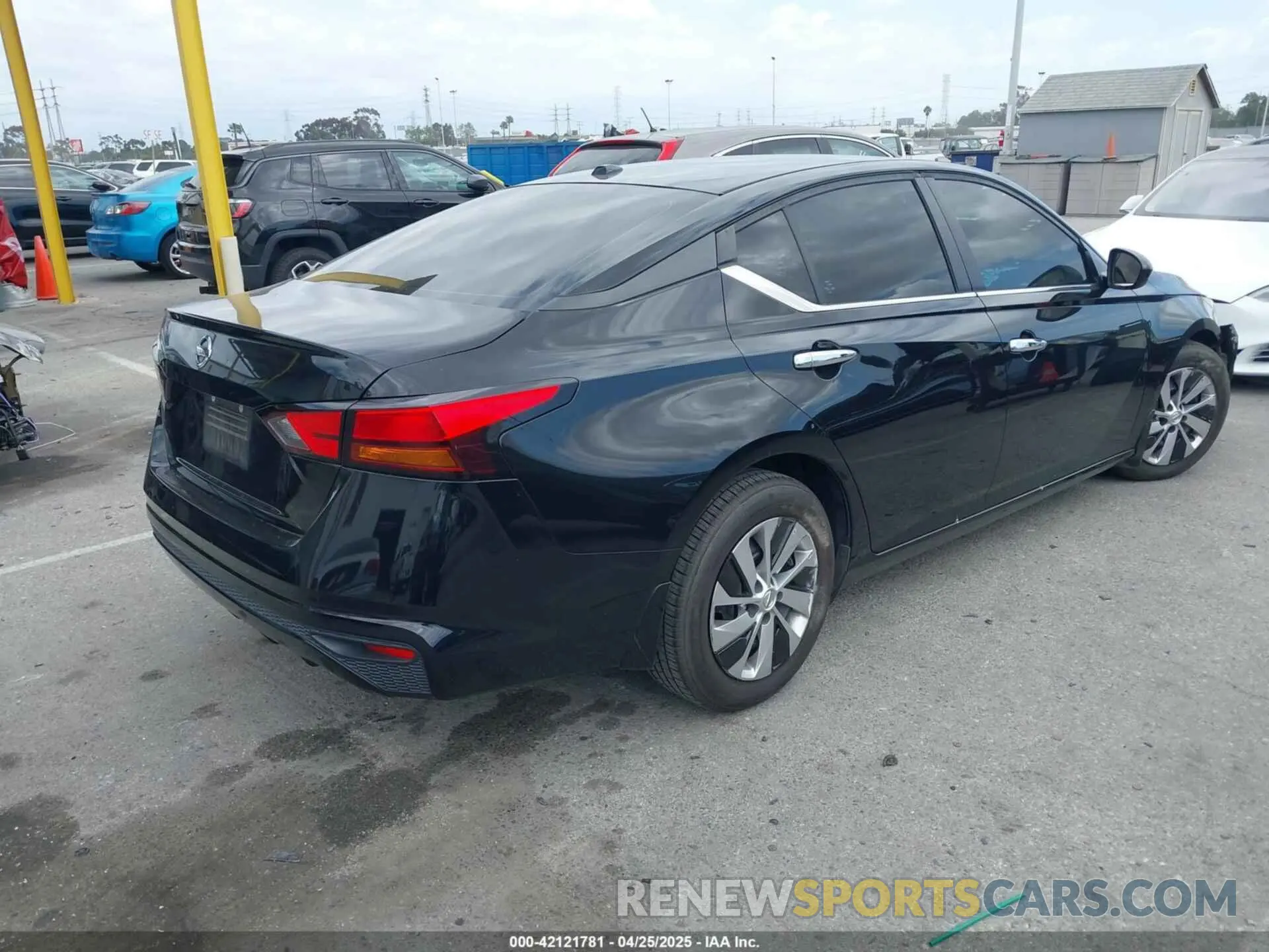 4 Photograph of a damaged car 1N4BL4BV5KN307594 NISSAN ALTIMA 2019