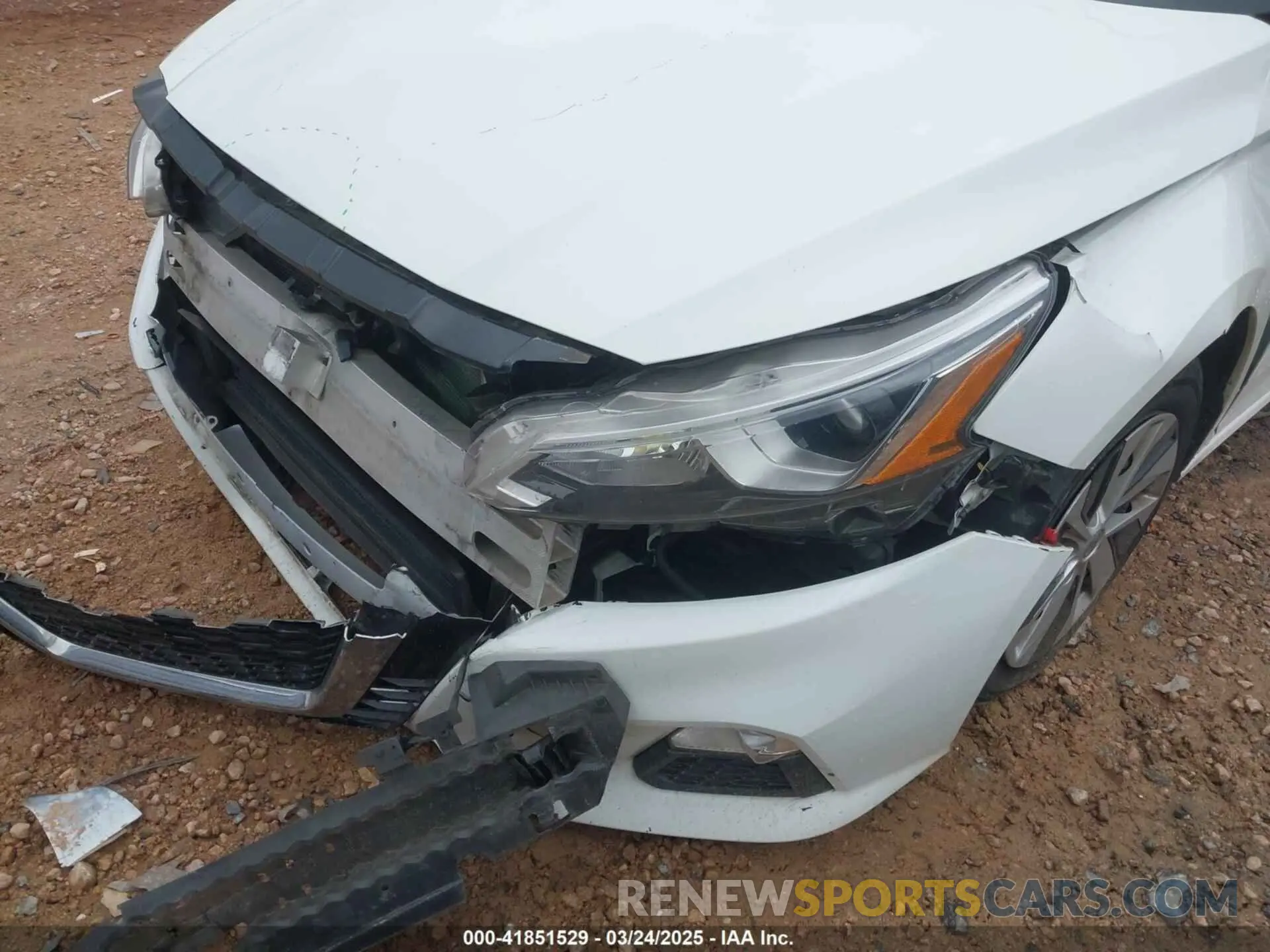 17 Photograph of a damaged car 1N4BL4BV5KN308941 NISSAN ALTIMA 2019