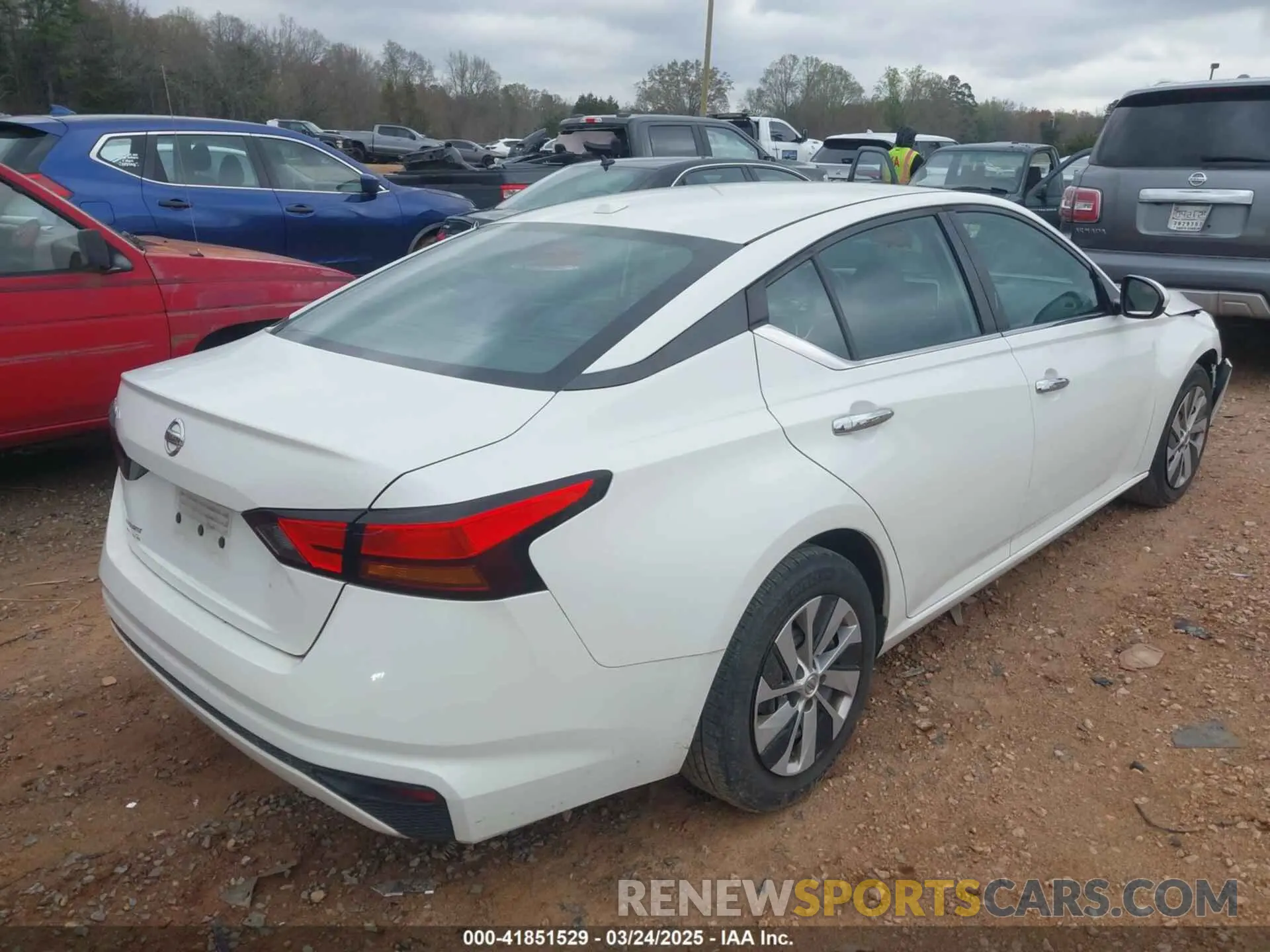 4 Photograph of a damaged car 1N4BL4BV5KN308941 NISSAN ALTIMA 2019