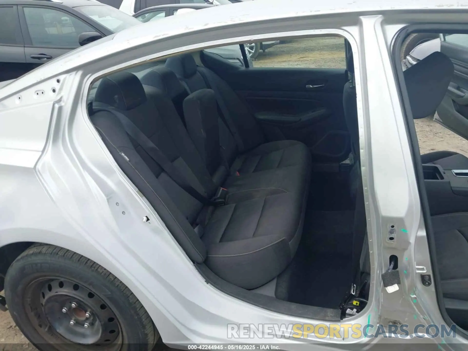 18 Photograph of a damaged car 1N4BL4BV6KC253993 NISSAN ALTIMA 2019