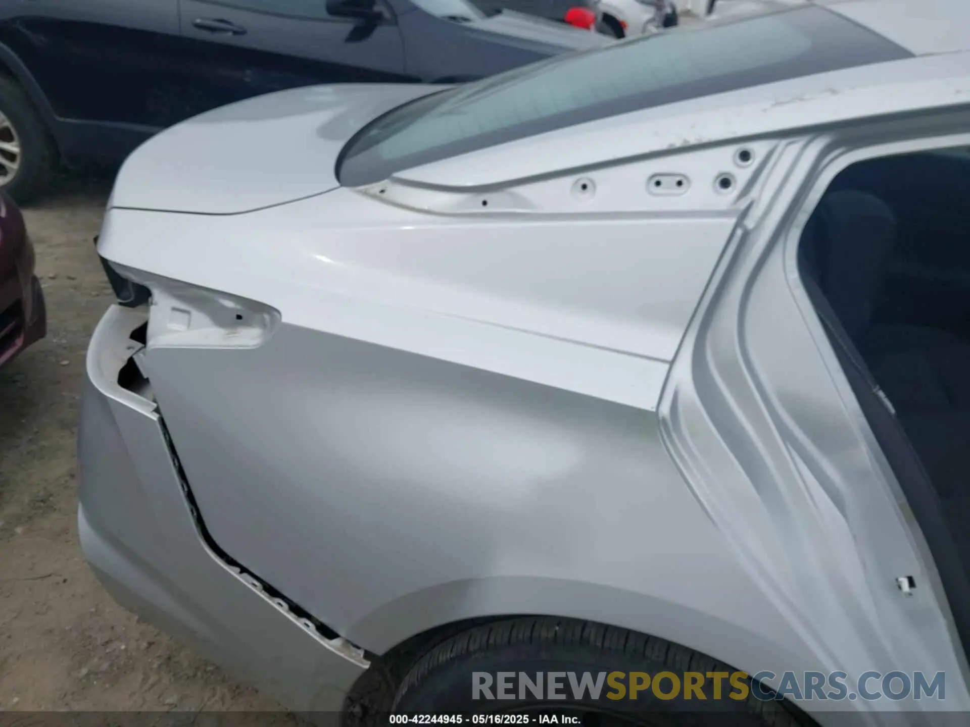 19 Photograph of a damaged car 1N4BL4BV6KC253993 NISSAN ALTIMA 2019